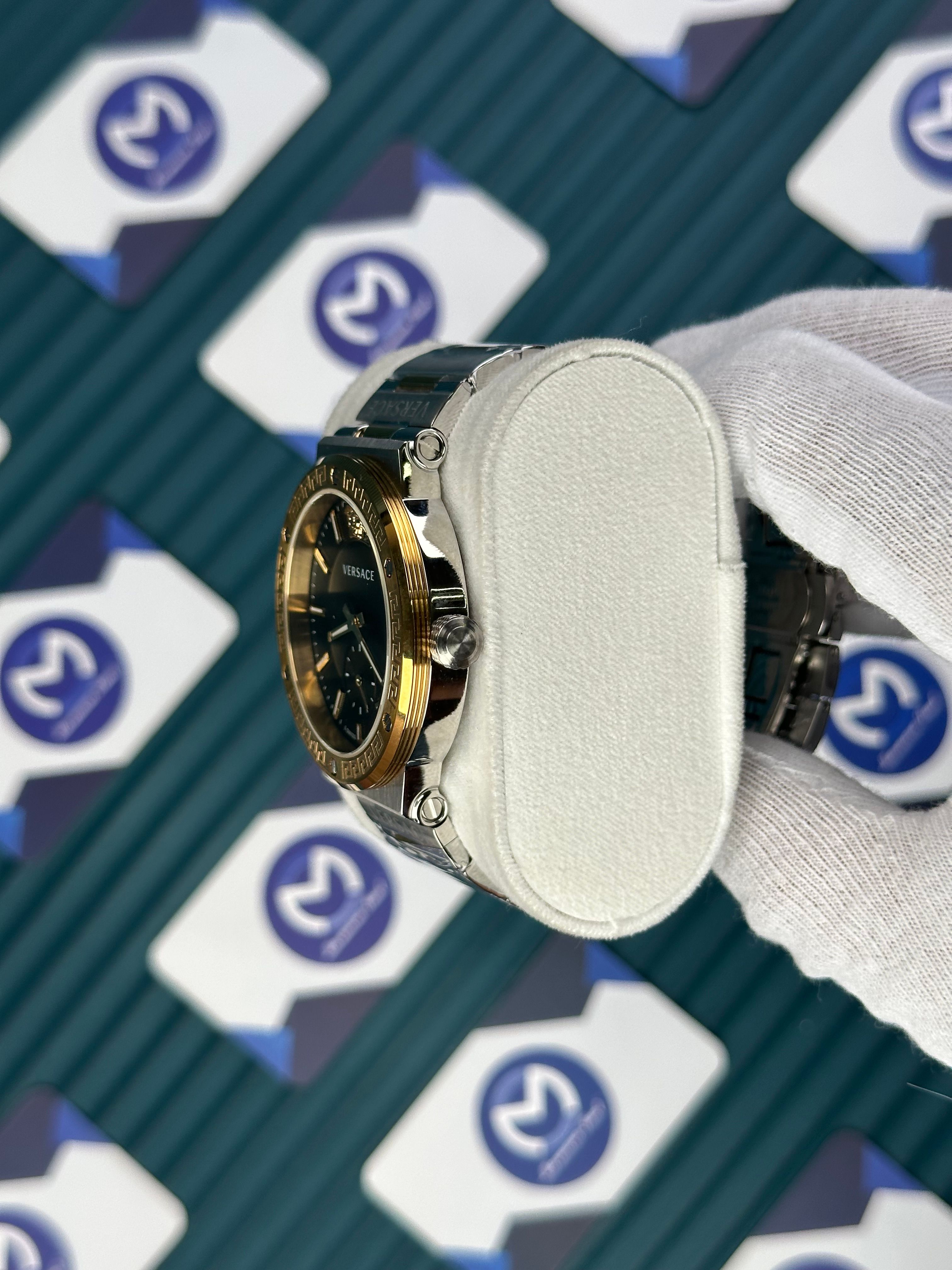 VERSACE BLACK DIAL SECOND CHRONOGRAPH GOLD-SILVER 