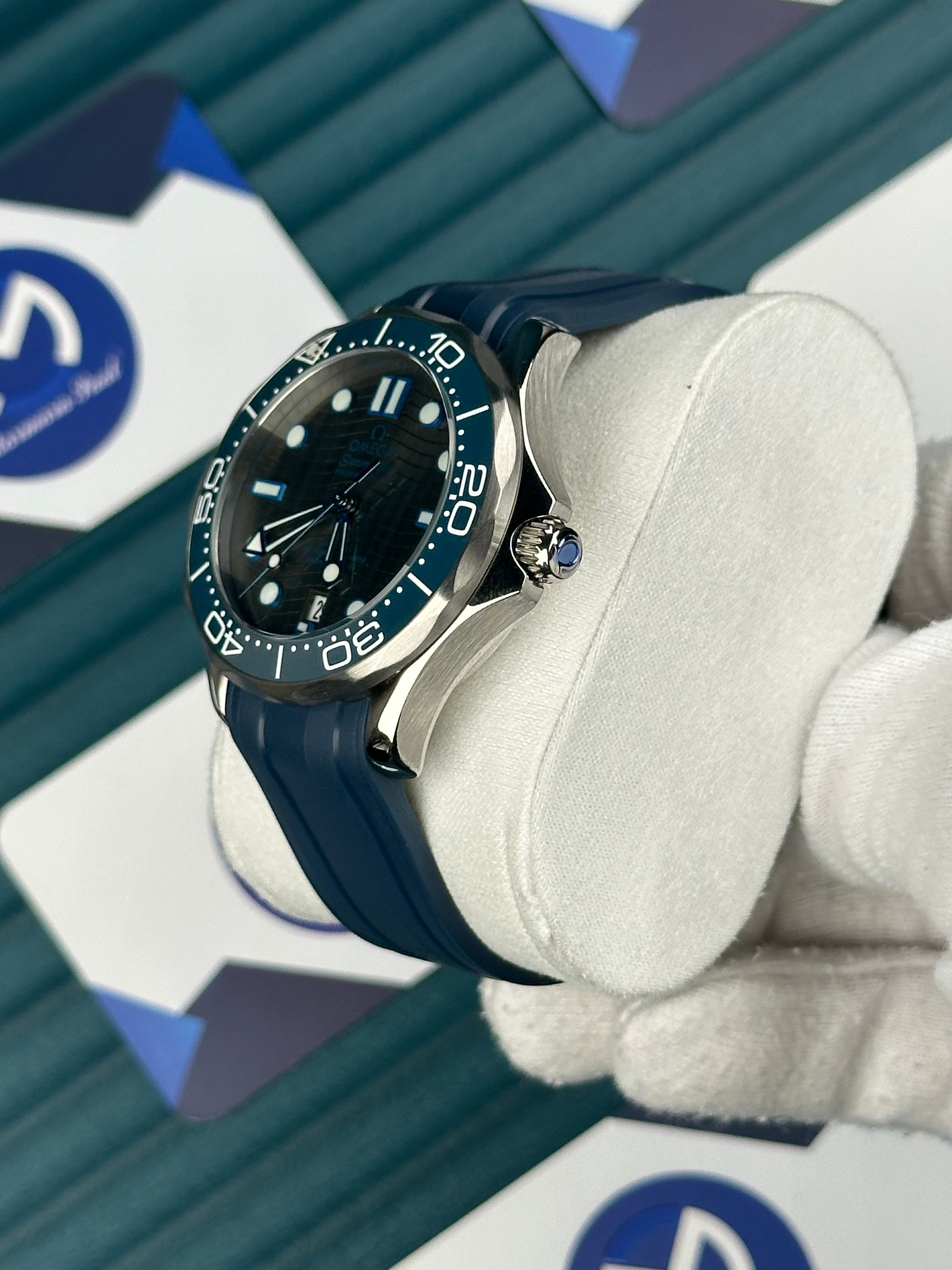 Omega Seamaster Diver 300m Mavi Kauçuk Kordon Gri Kadran 