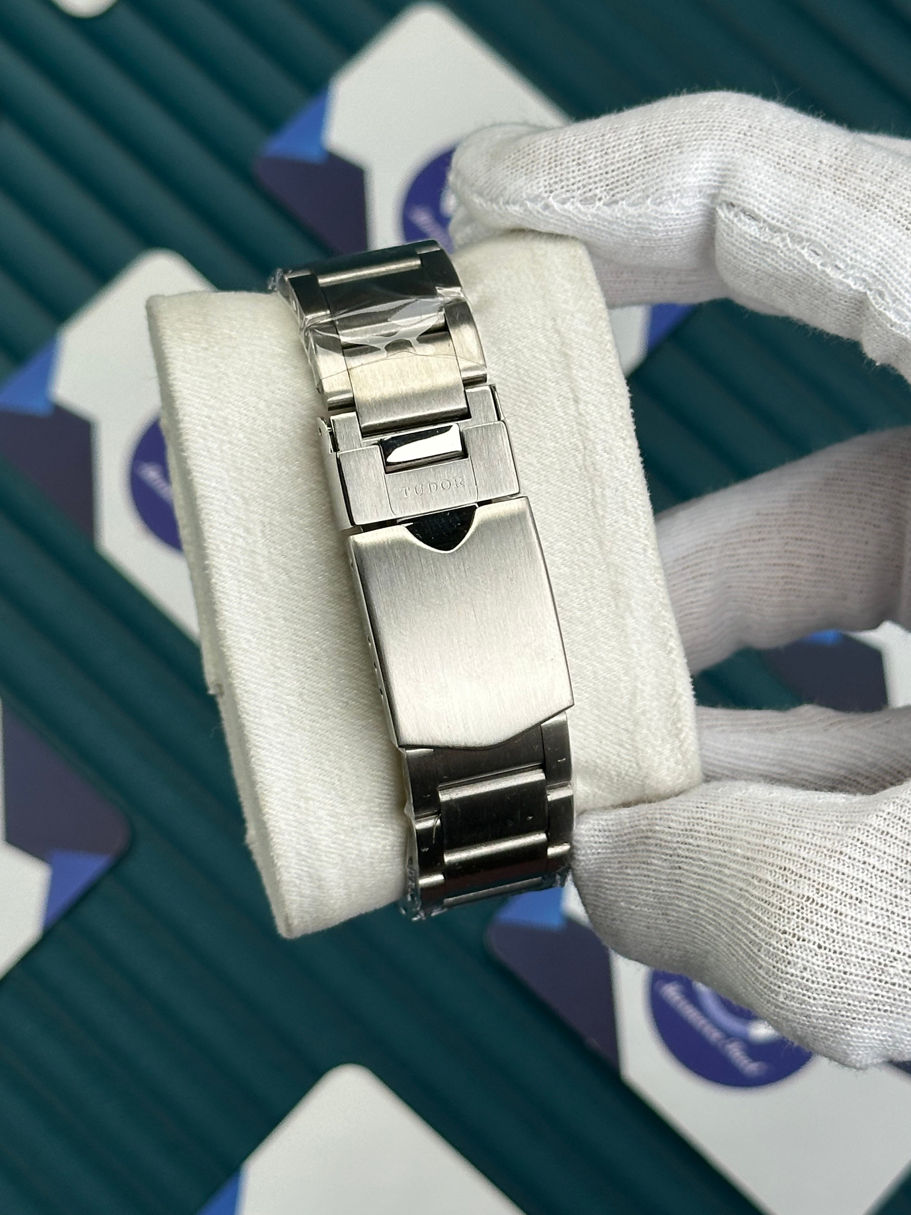 TUDOR BLACK DIAL BLUE BEZEL SILVER