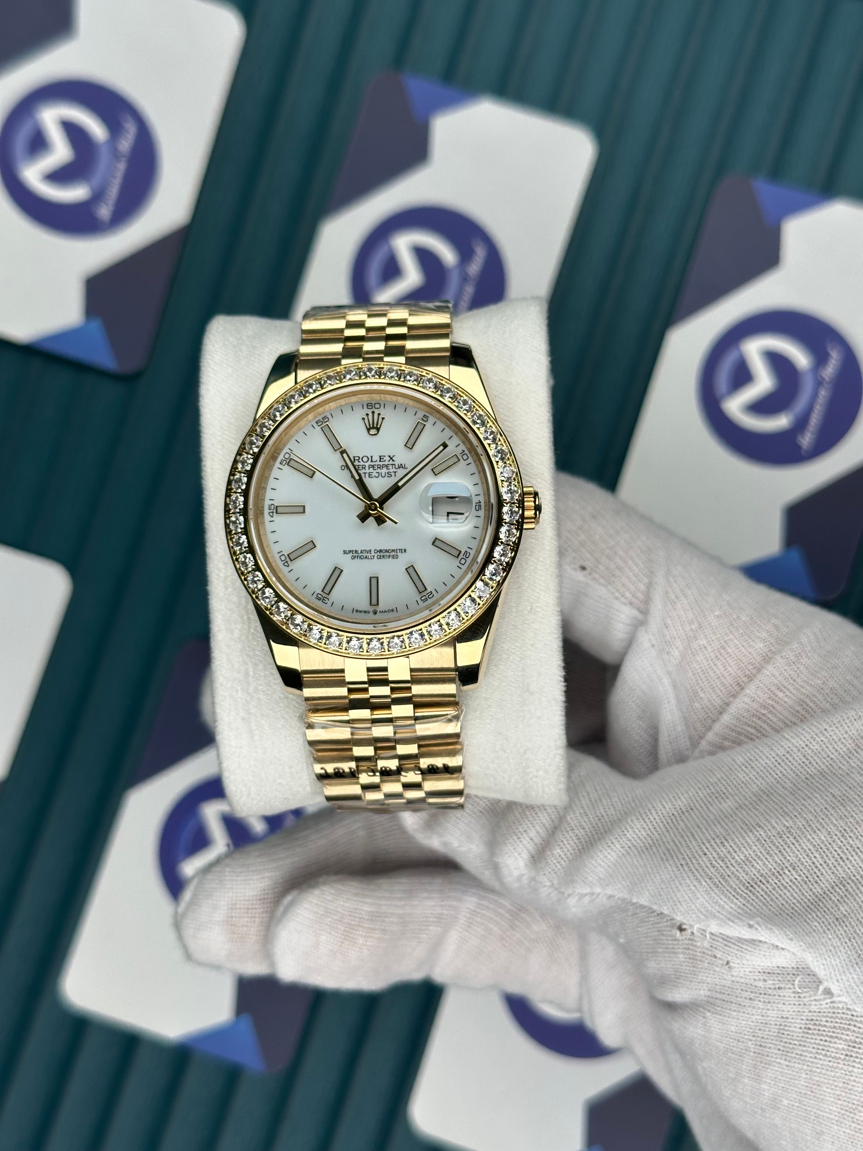 ROLEX DAETJUST WHITE DIAL DIAMOND BEZEL GOLD JUBILE