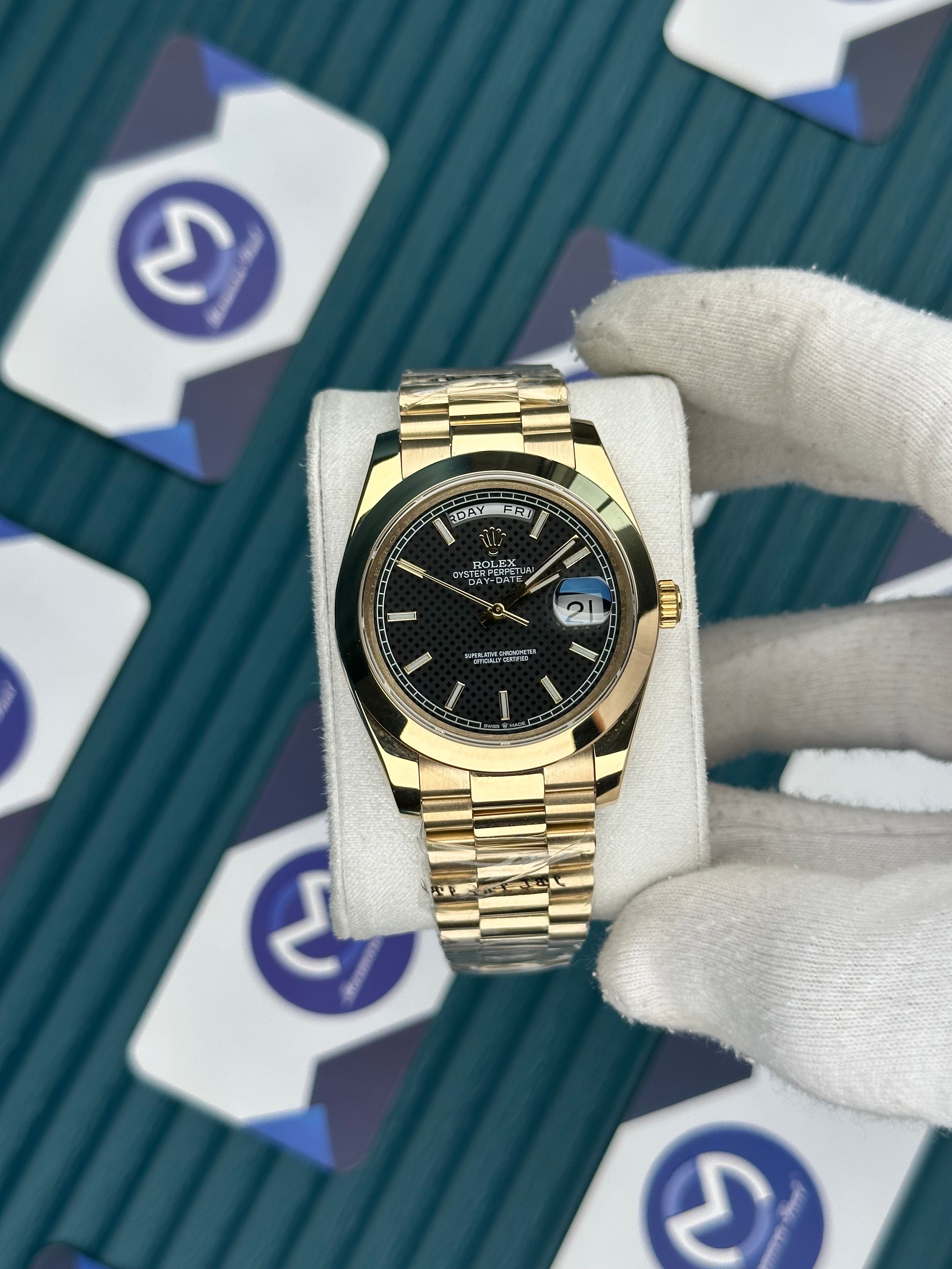 ROLEX DAY-DATE MOZAIK BLACK DIAL OVAL BEZEL GOLD PRESIDENT
