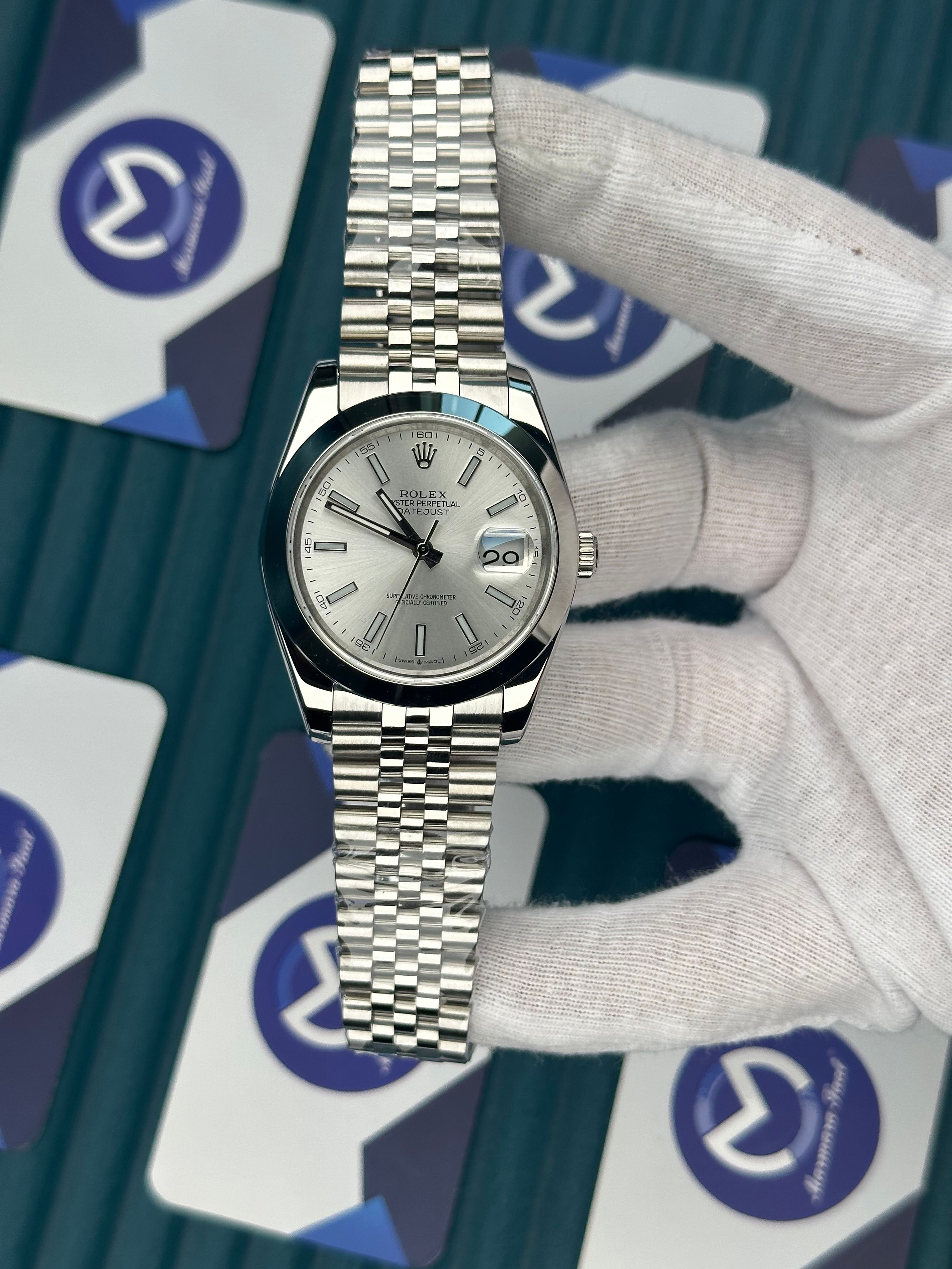 ROLEX DATEJUST WHITE DIAL OVAL BEZEL SILVER JUBILE