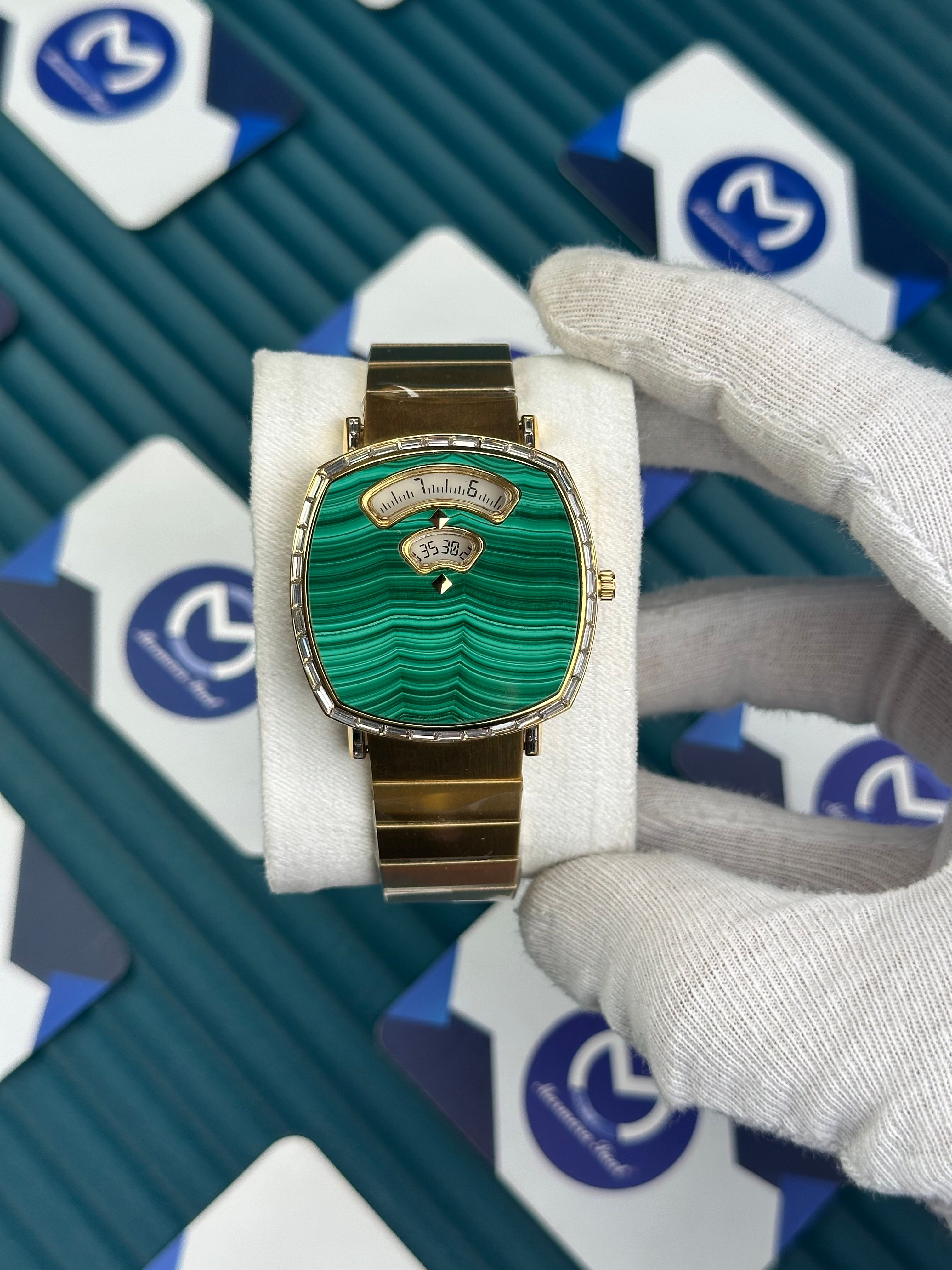 GUCCI WOMAN DIAMOND CUT GREEN DIAL GOLD CORD