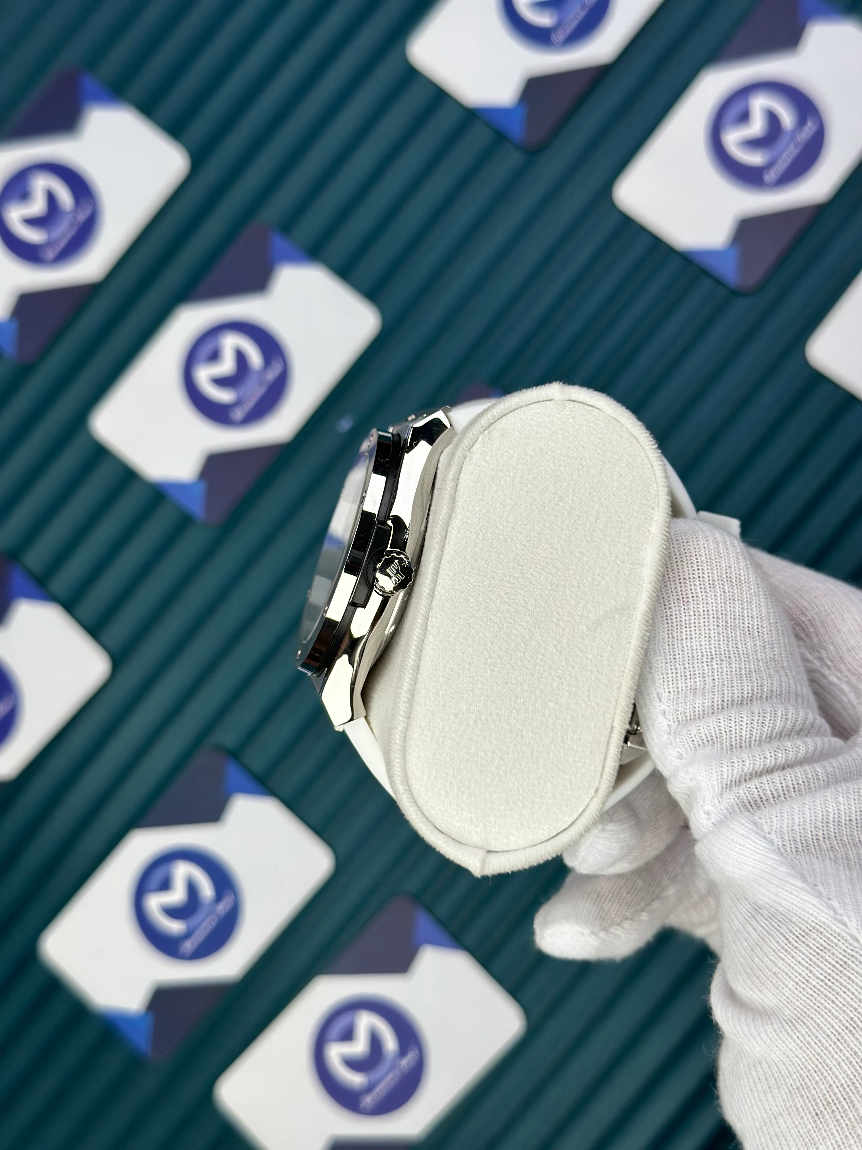 HUBLOT GENEVE AUTMATIC VENDOME WGITE DIAL NO INDEX SILVER CASE WHITE RUBBER CORD 