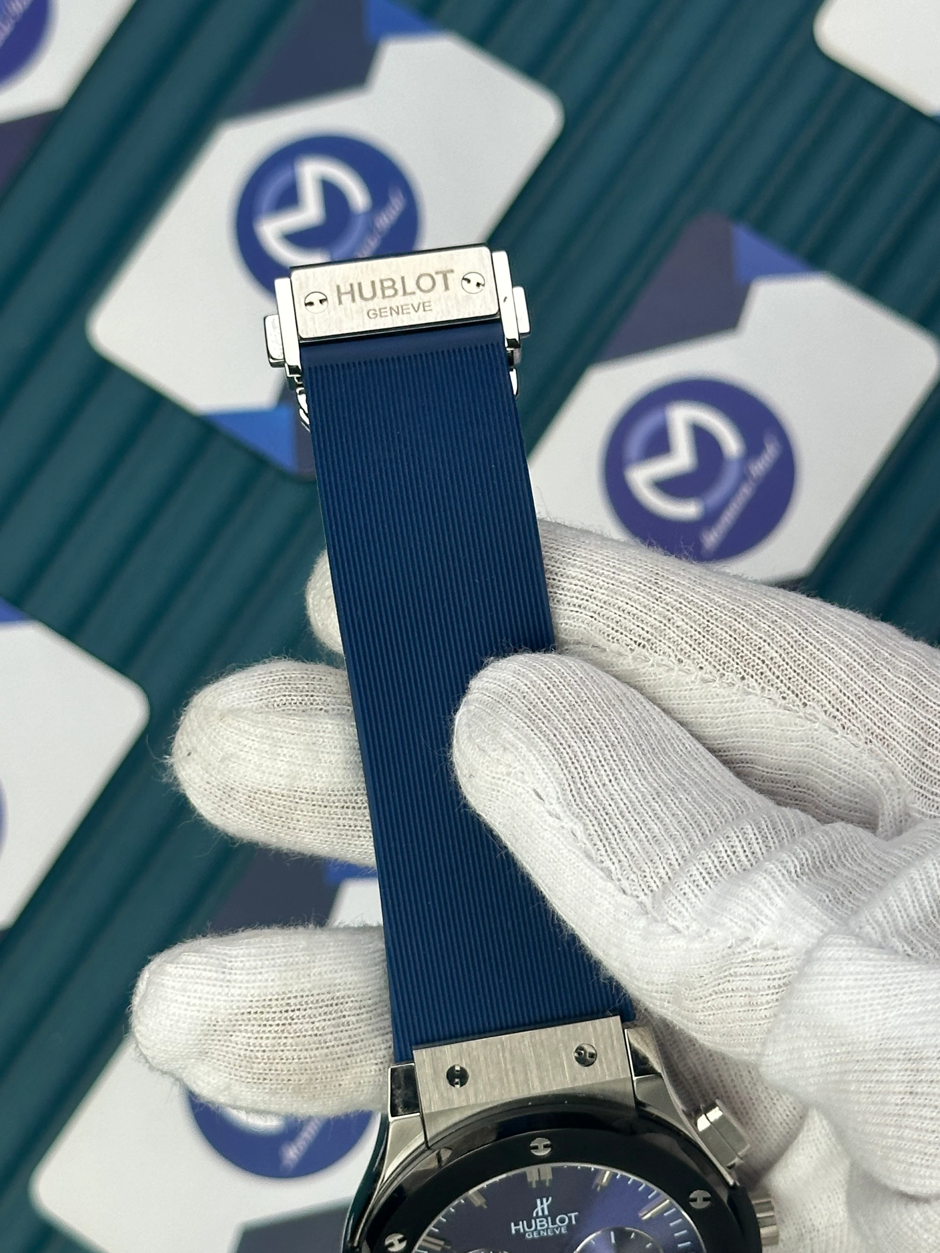 HUBLOT AUTOMATIC BLUE CHRONOGRAP BLACK BEZEL SILVER CASE BLUE RUBBER CORD 