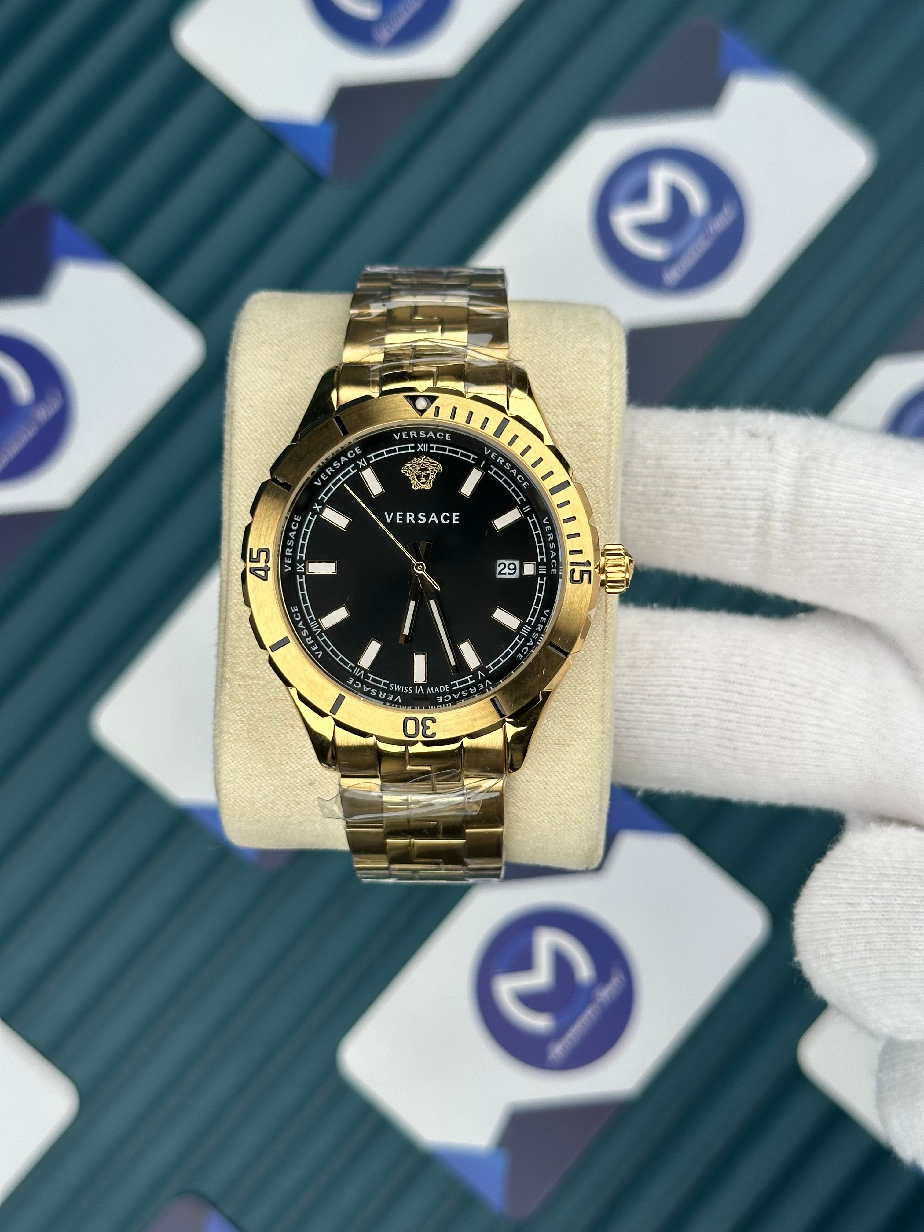 Versace Gold Kordon Siyah Yazılı Kadran