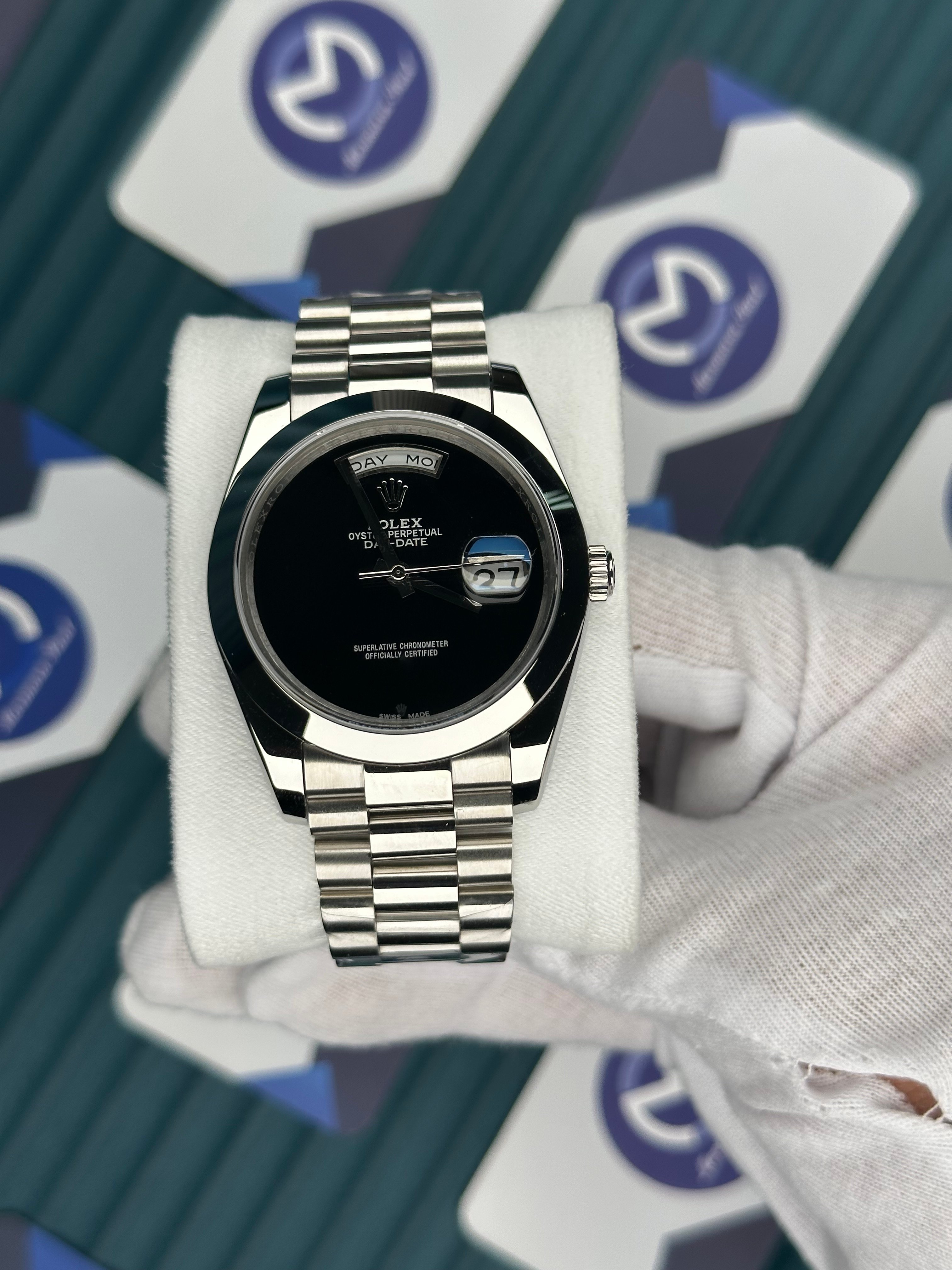 ROLEX DAY-DATE BLACK DIAL OVAL BEZEL NO INDEX SILVER PRESIDENT
