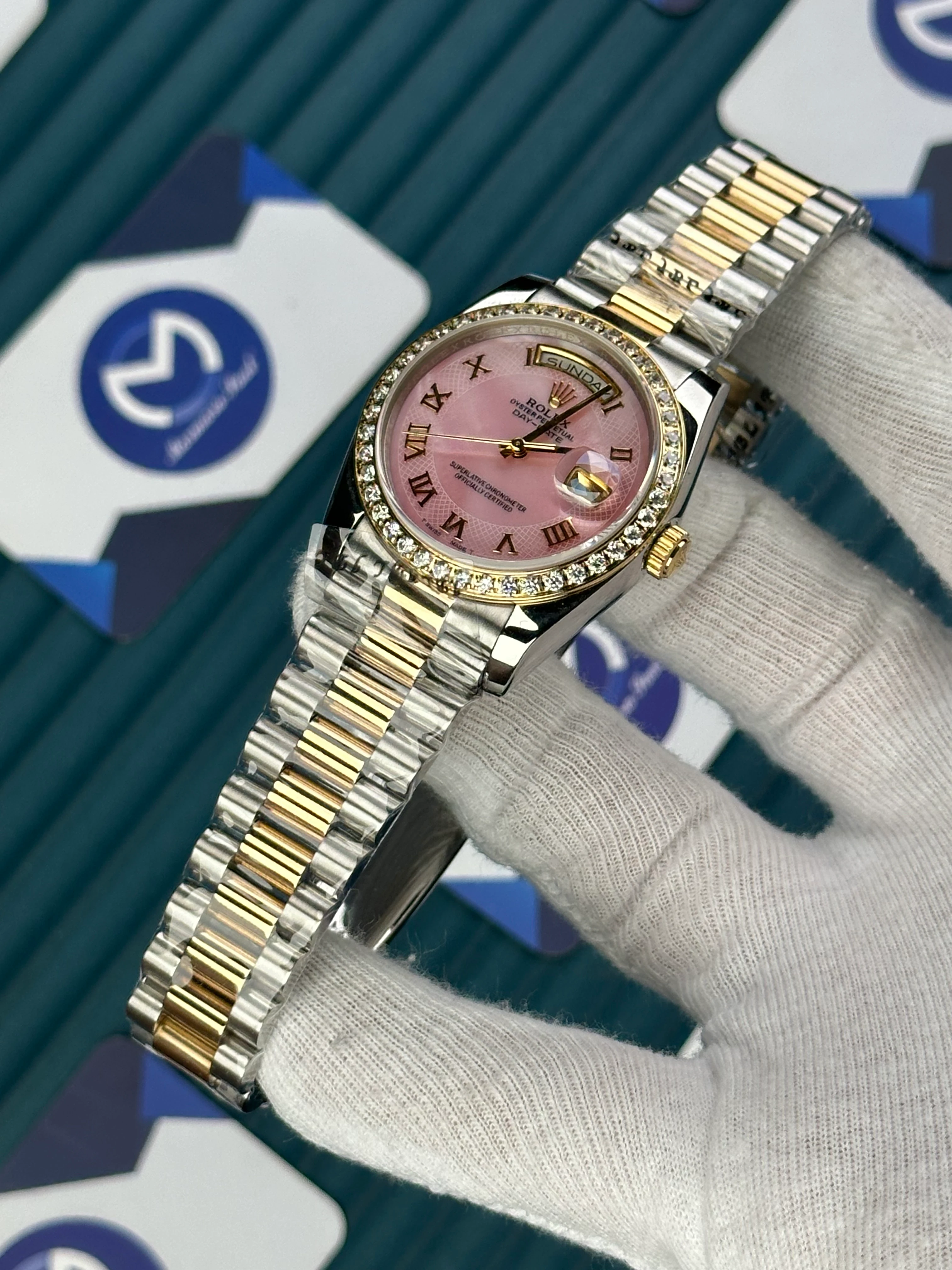 ROLEX 36 MM DAY-DATE PEARLESCENT PINK DIAL GOLD ROMA INDEX DIAMOND BEZEL GOLD-SILVER PRESIDENT