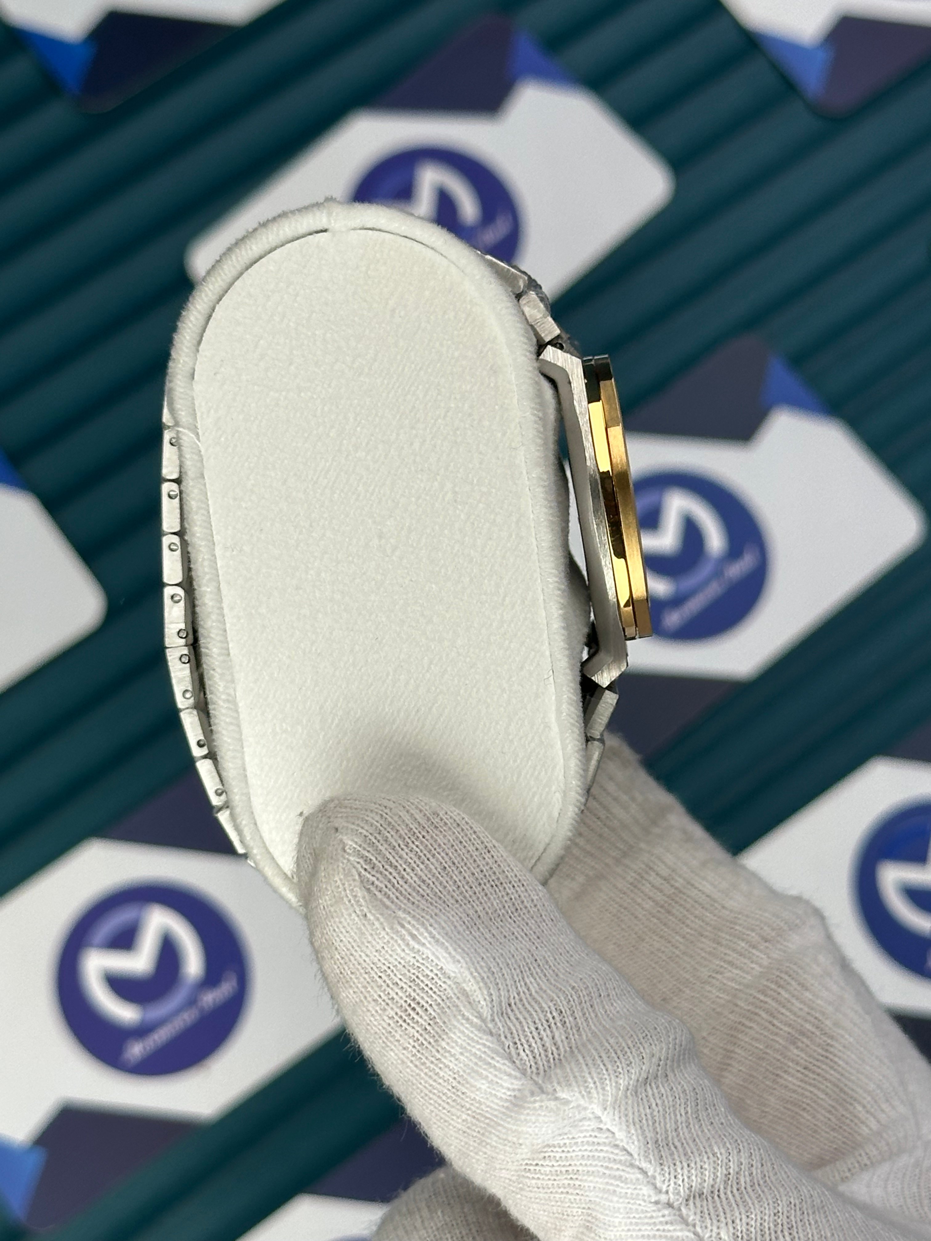 GUCCI WOMAN YELLOW DIAL BRUSH MARKS GOLD-SILVER 