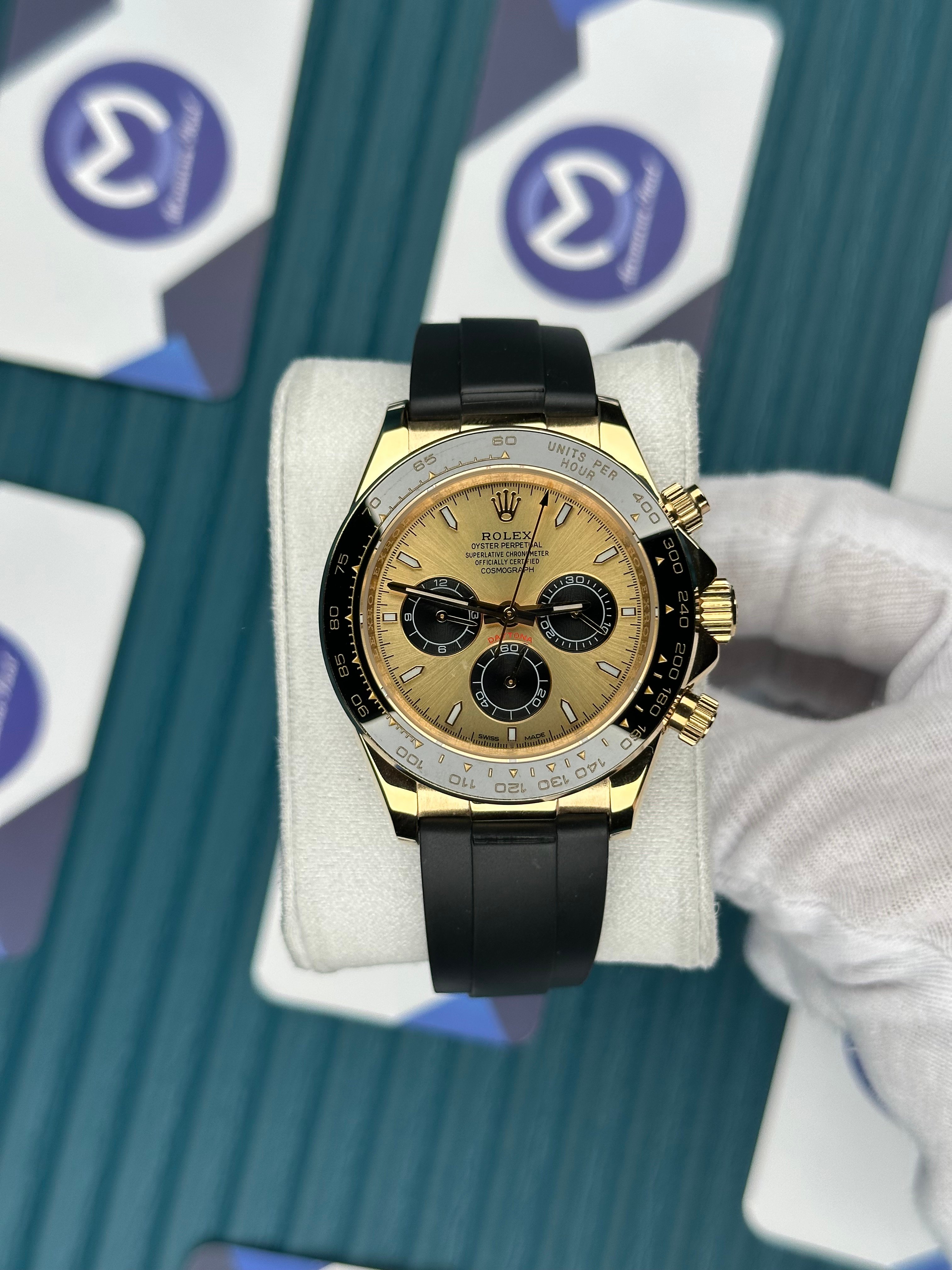 ROLEX DAYTONA CHAMPAGNE DIAL GOLD CASE OYSTERFLEX