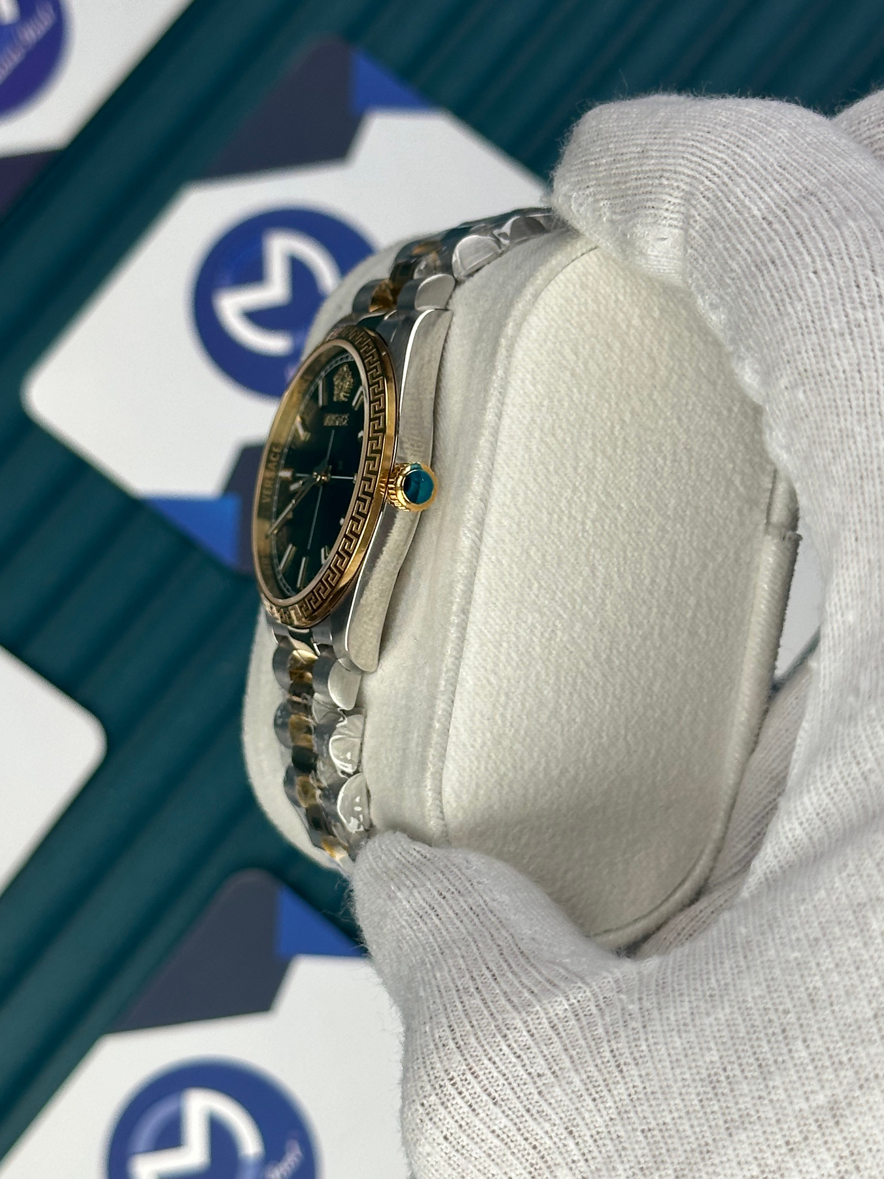 VERSACE 32 MM GREEN DIAL MILLENYIUM GENT GOLD-SILVER 