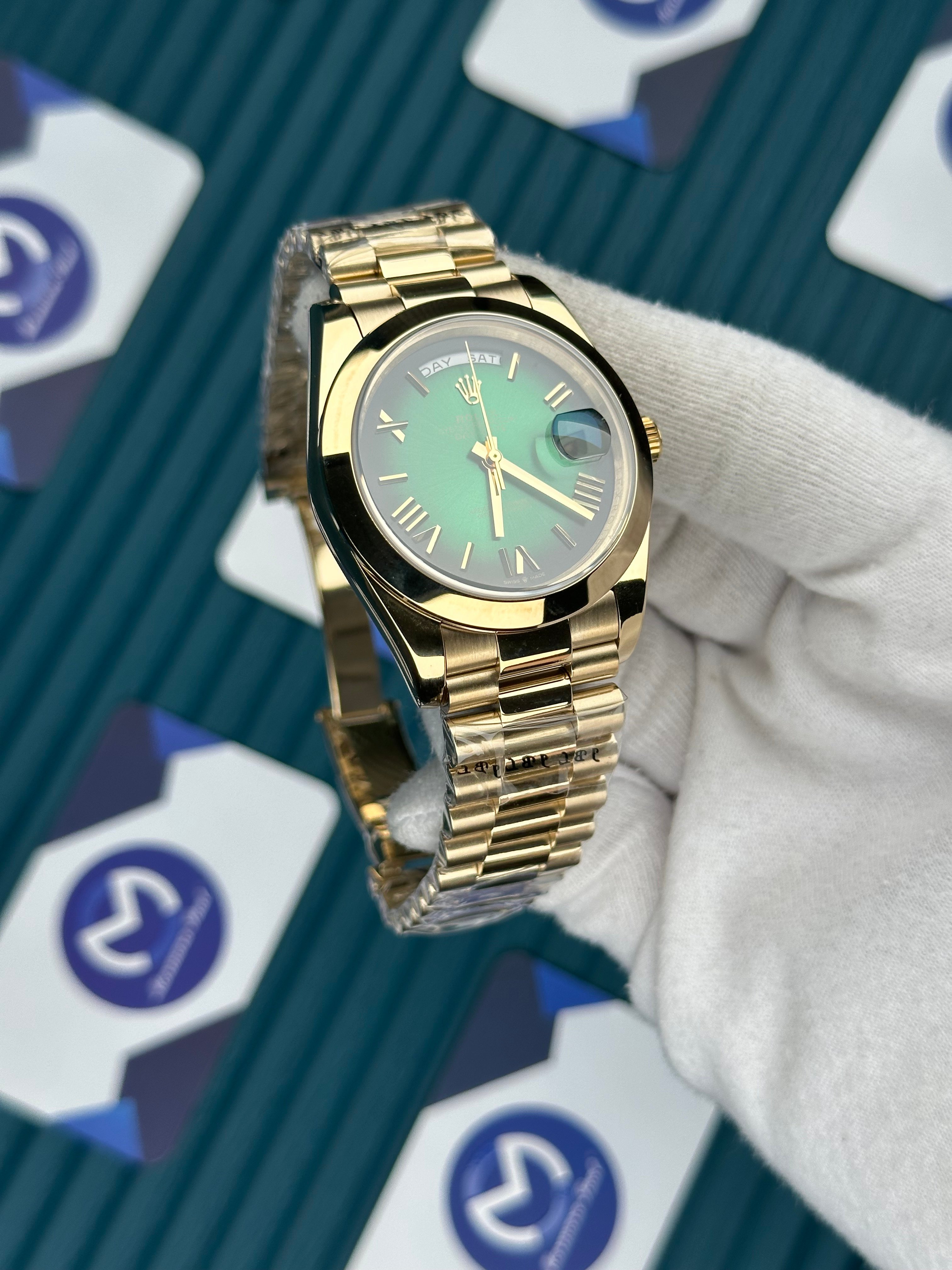 ROLEX DAY-DATE GREEN DIAL OVAL BEZEL GOLD ROMA INDEX GOLD PRESIDENT