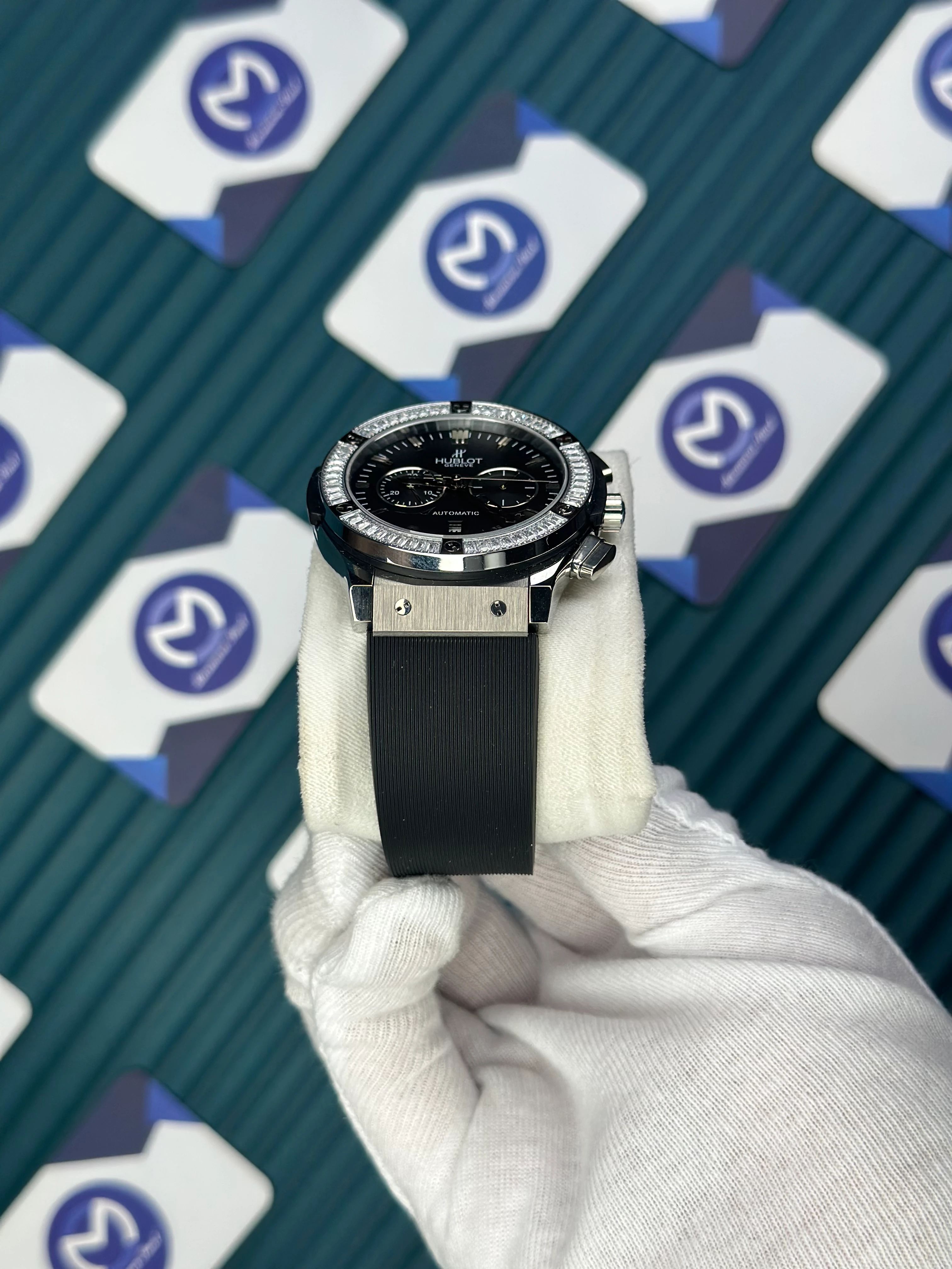 HUBLOT AUTOMATIC BLACK CHRONOGRAPH DIAMOND BEZEL SILVER CASE BLACK RUBBER