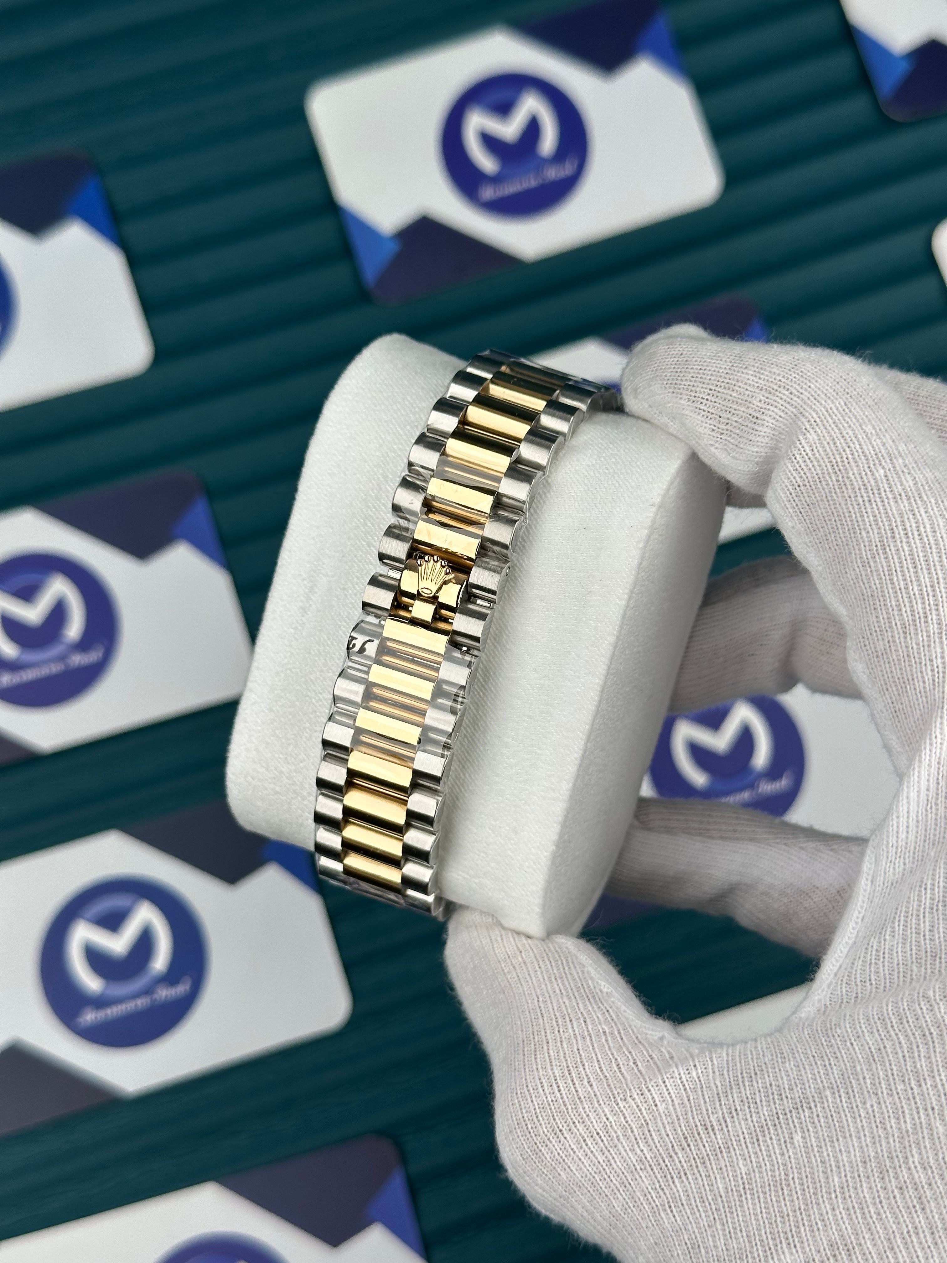 ROLEX DAY-DATE WHITE DIAL ROMA INDEX DIAMOND BEZEL GOLD-SILVER PRESIDENT