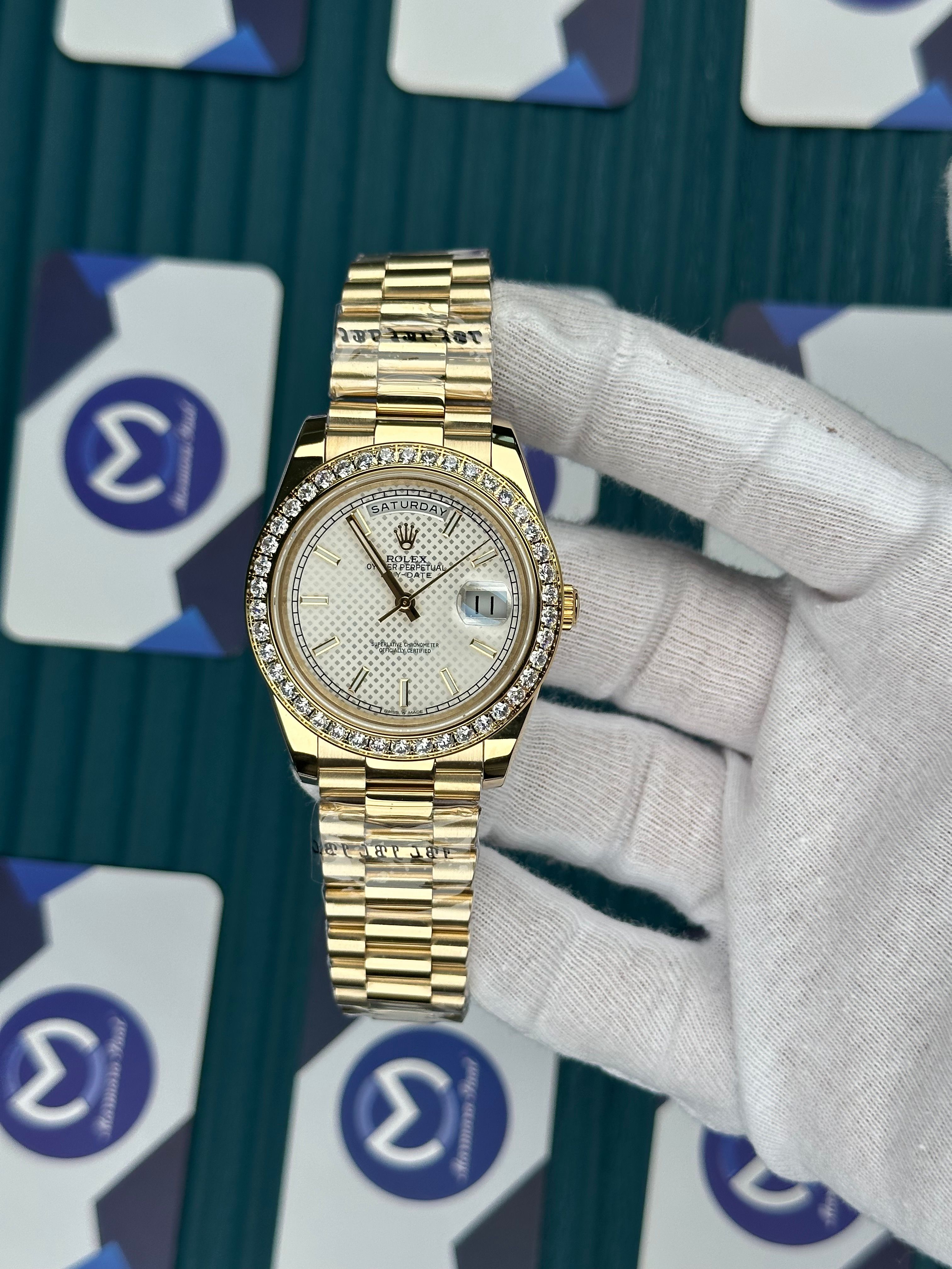 ROLEX DAY-DATE WHITE MOZAIK DIAL DIAMOND BEZEL GOLD PRESIDENT