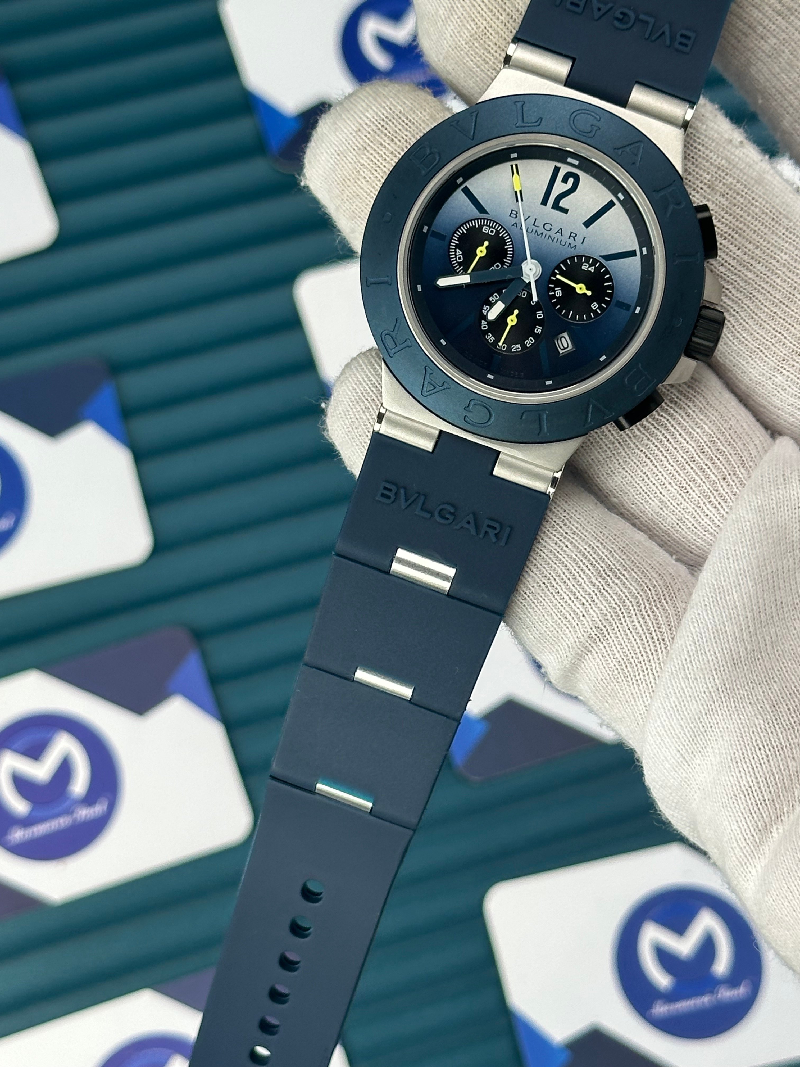 BVLGARI TITANYUM WHITE BLUE DIAL BLUE BEZEL CHRONOGRAPH BLUE RUBBER