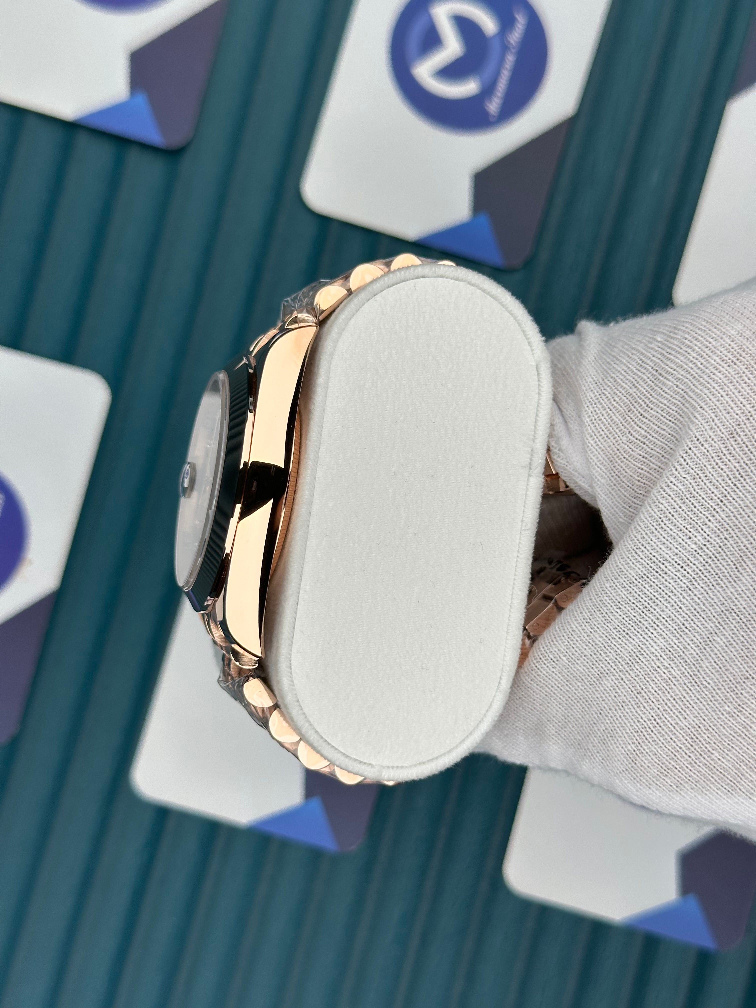 ROLEX DAY-DATE BLACK DIAL NO INDEX OVAL BEZEL ROSE PRESIDENT