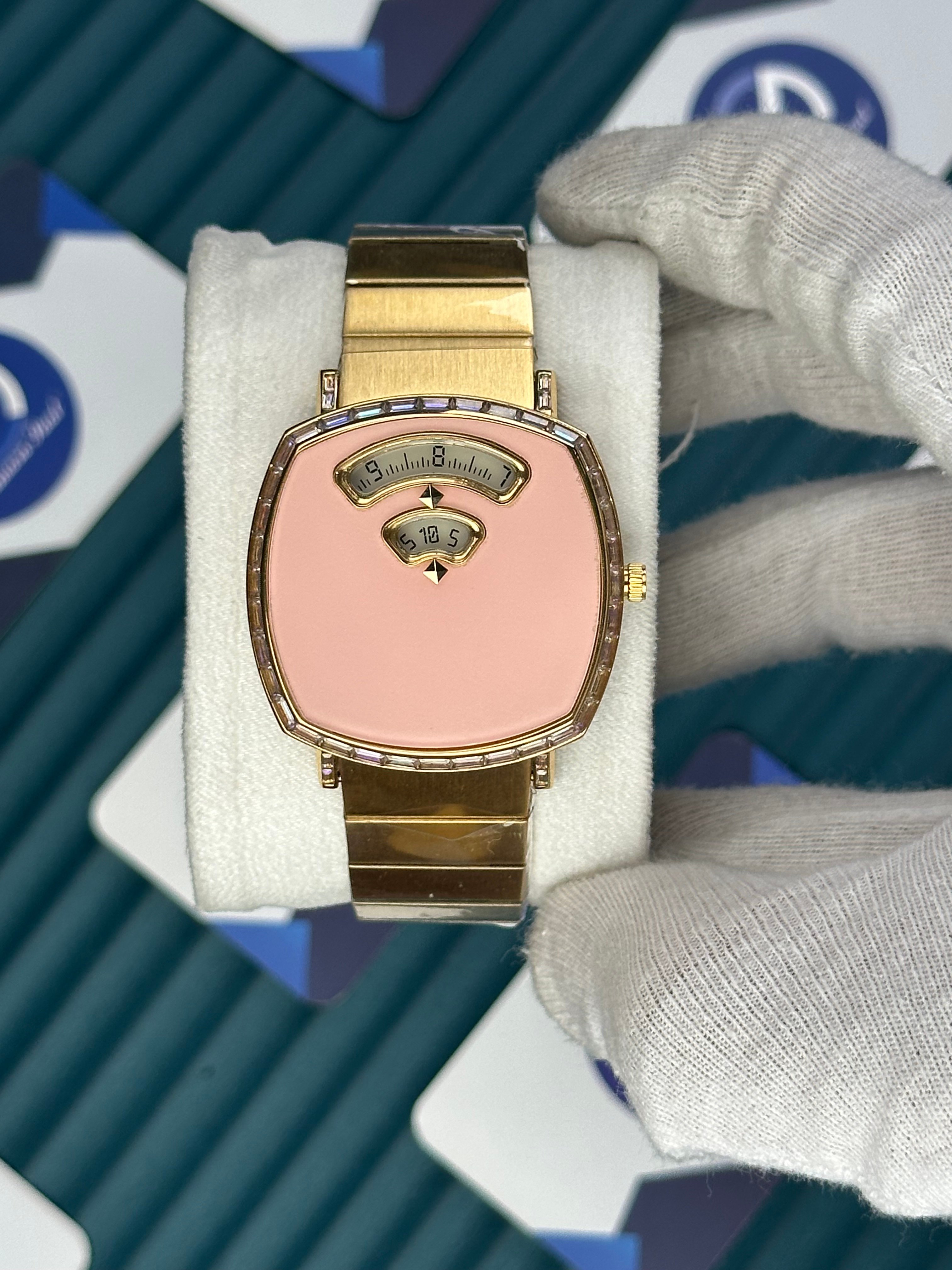 GUCCI WOMAN DIAMOND CUT PINK DIAL GOLD CORD