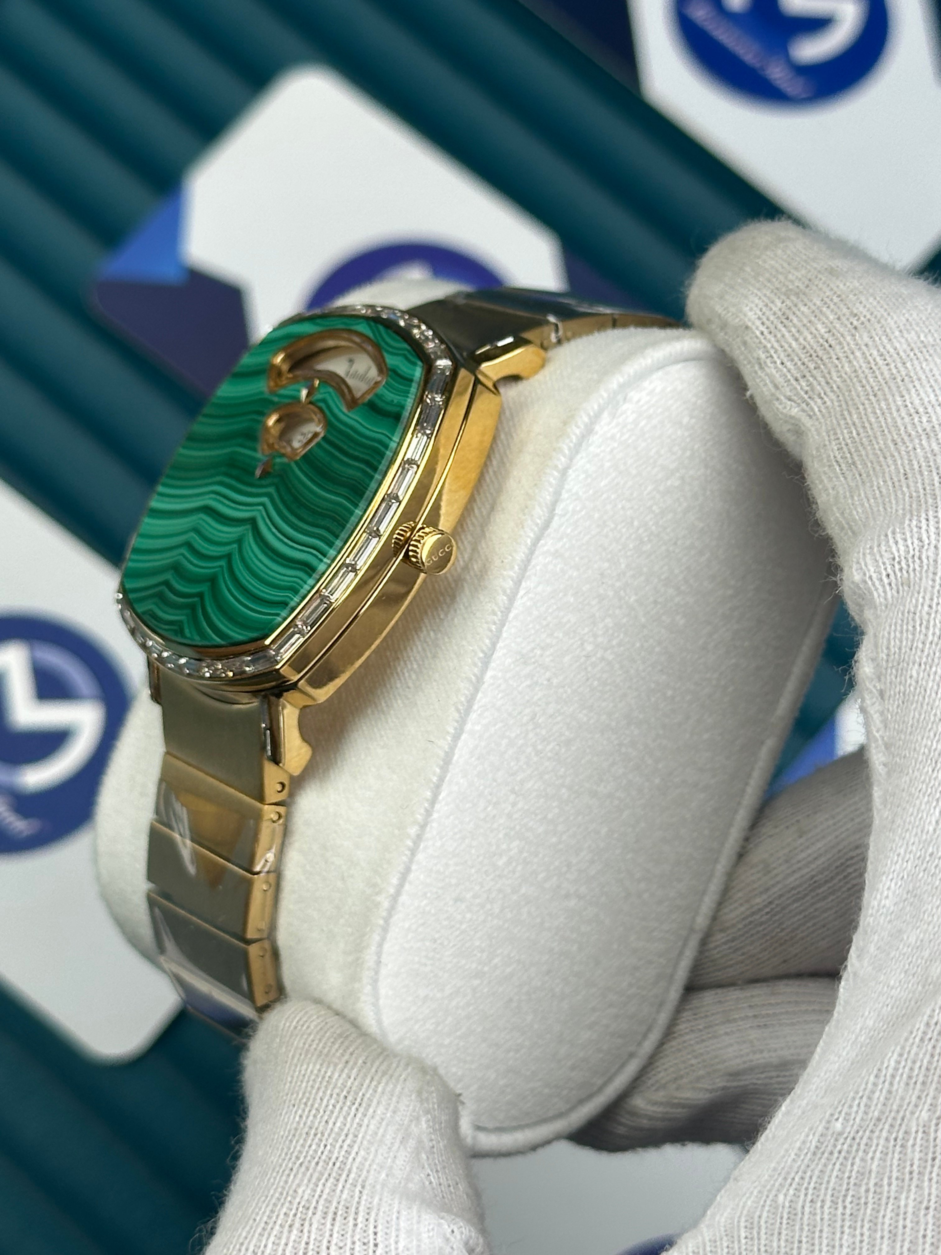 GUCCI WOMAN DIAMOND CUT GREEN DIAL GOLD CORD