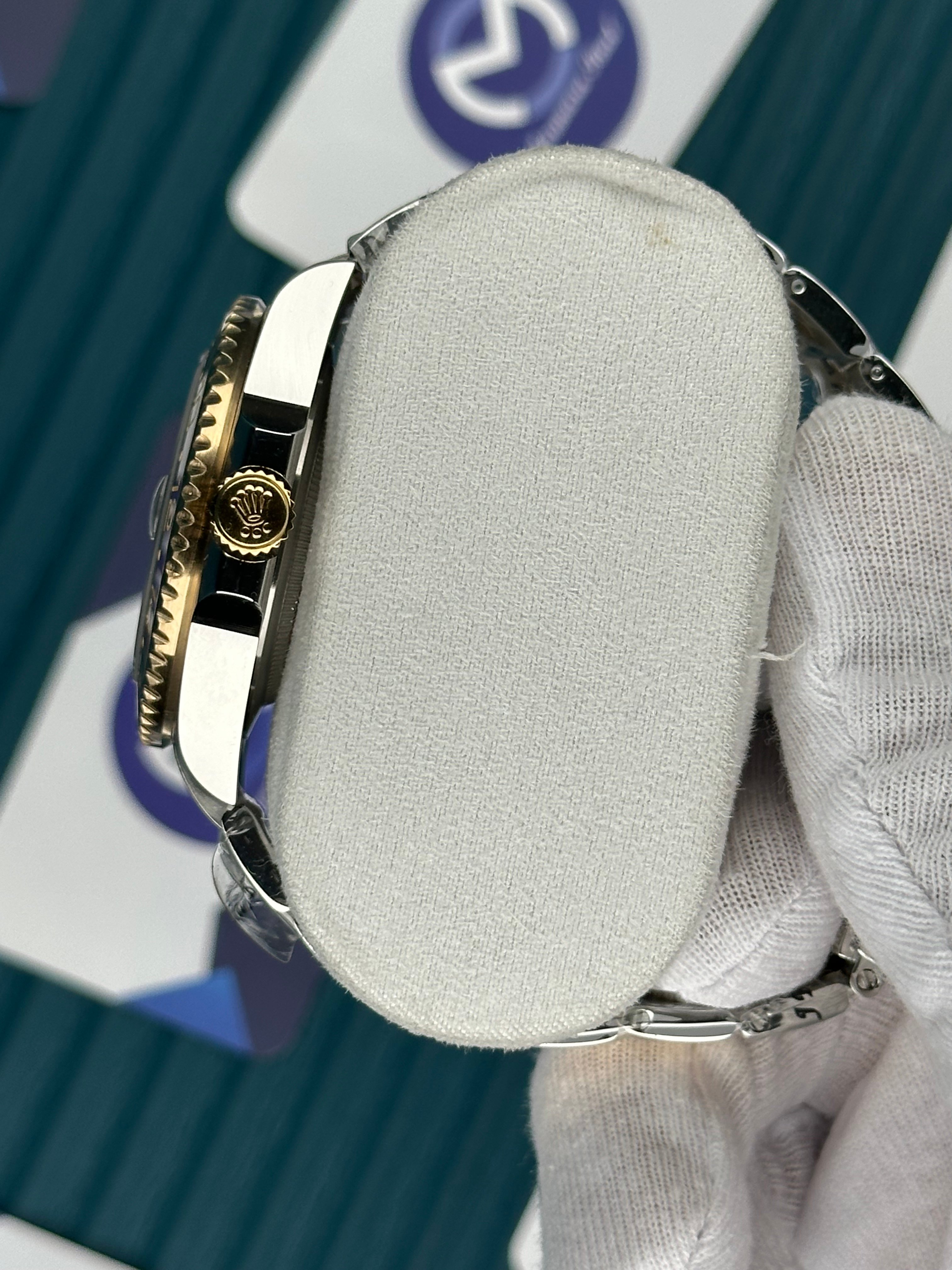 ROLEX SUBMARINER BLACK DIAL GOLD-SILVER OYSTER