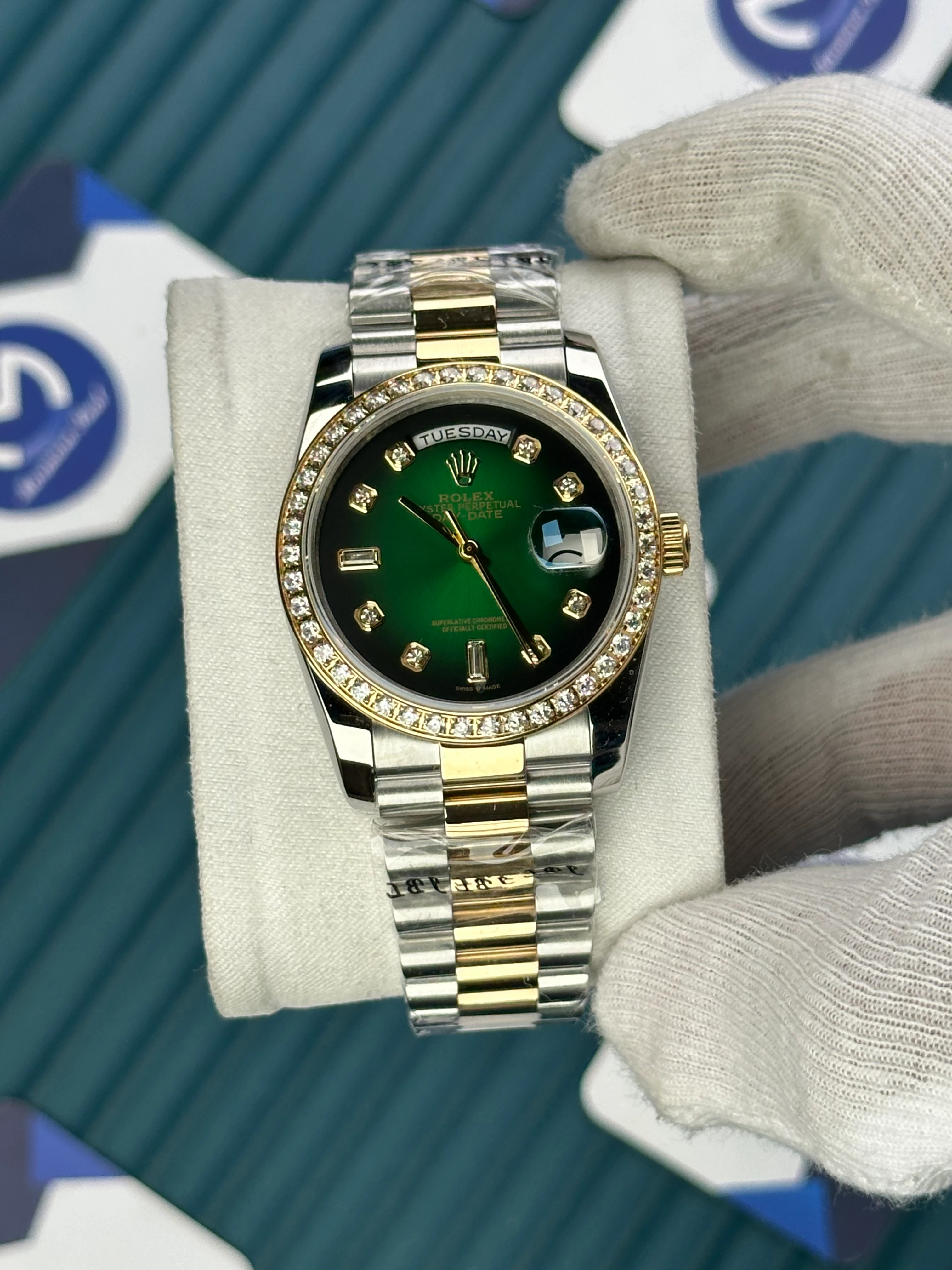 ROLEX 36 MM DAY-DATE GREEN DIAL DIAMOND INDEX DIAMOND BEZEL GOLD-SILVER PRESIDENT