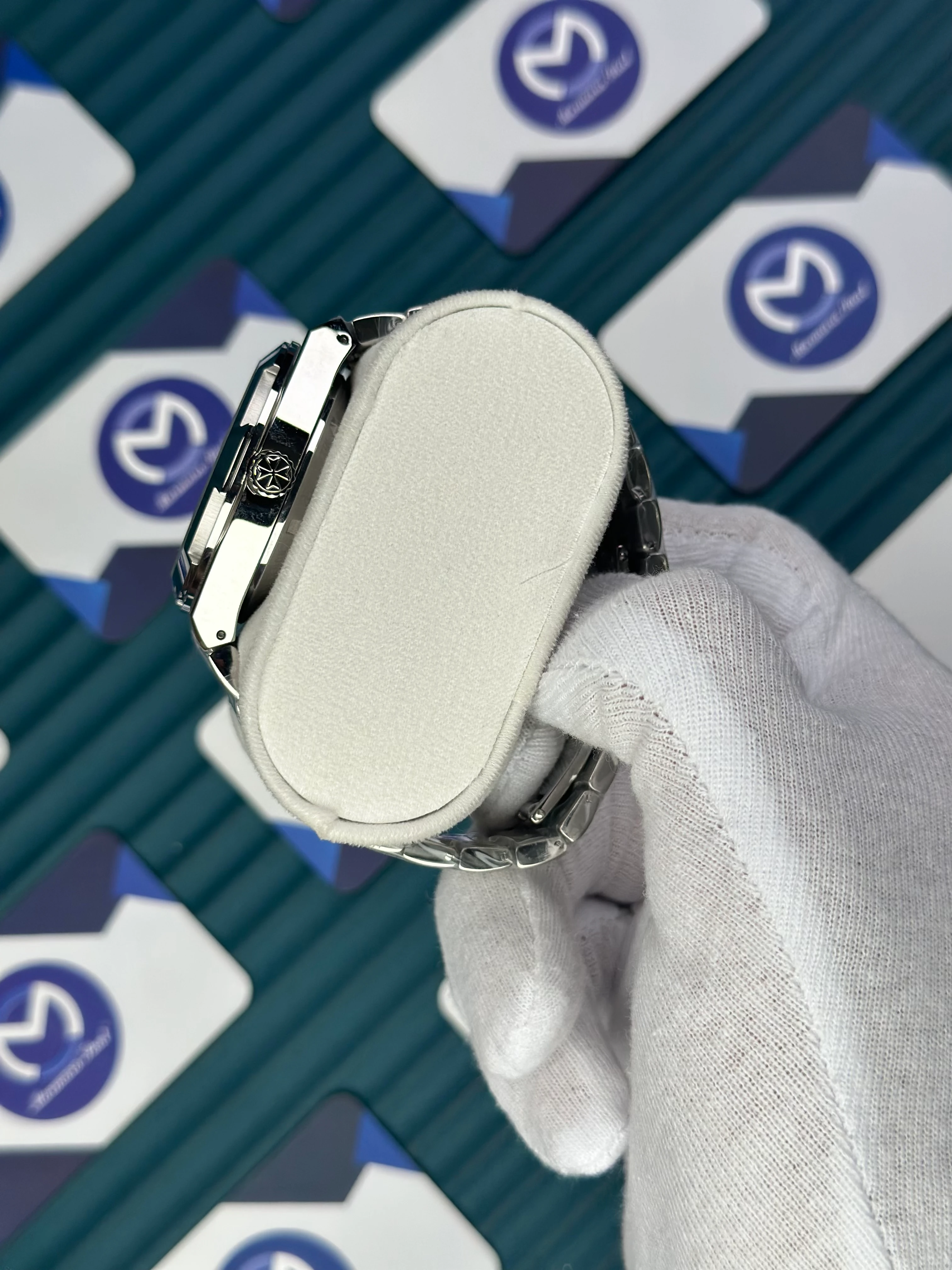 VACHERON CONSTANTIN GREEN OVERSEAS SILVER