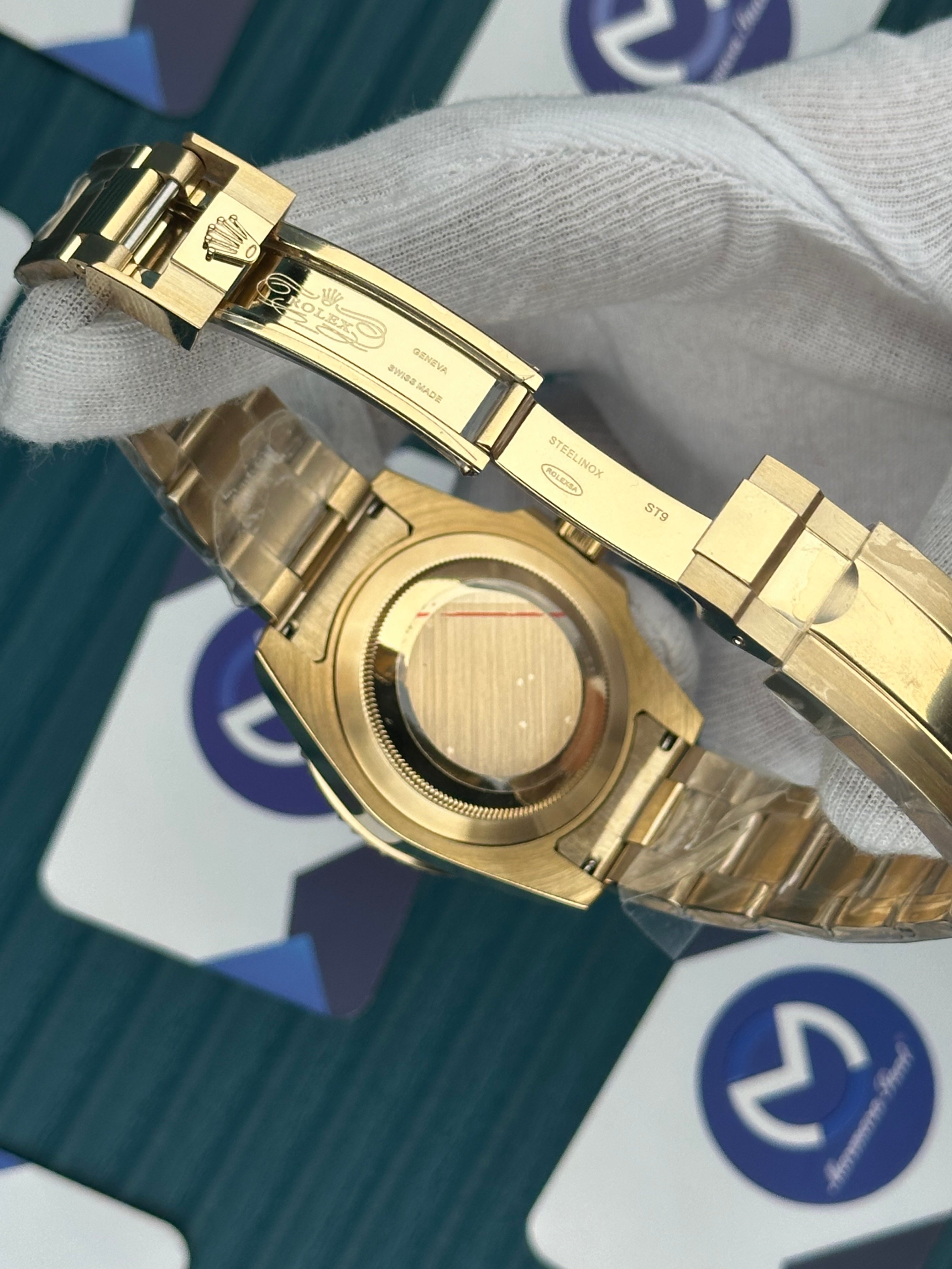 ROLEX SUBMARINER NLACK DIAL GOLD OYSTER