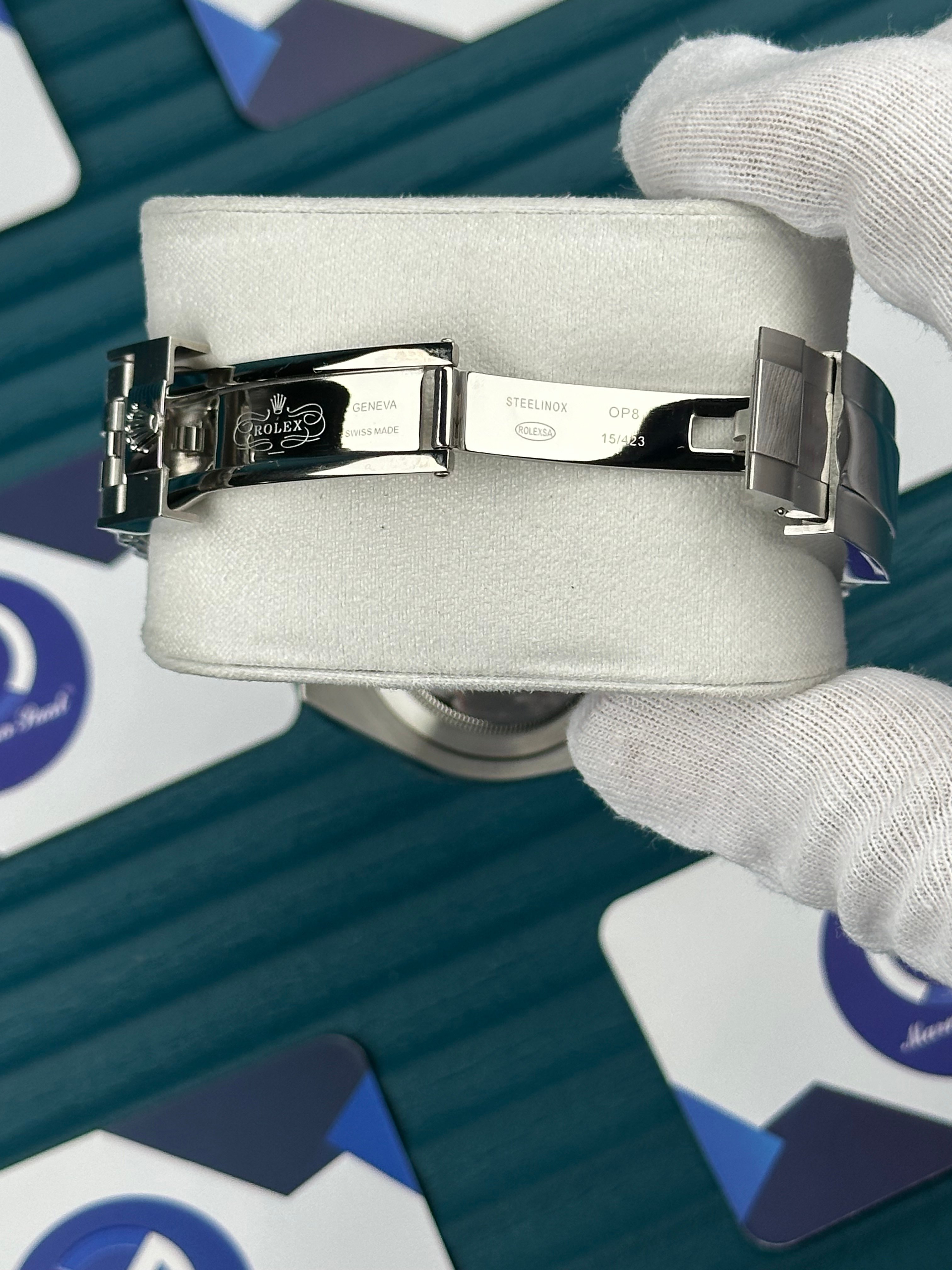 ROLEX SUBMARINER BLACK DIAL BLUE BEZEL JUBILE