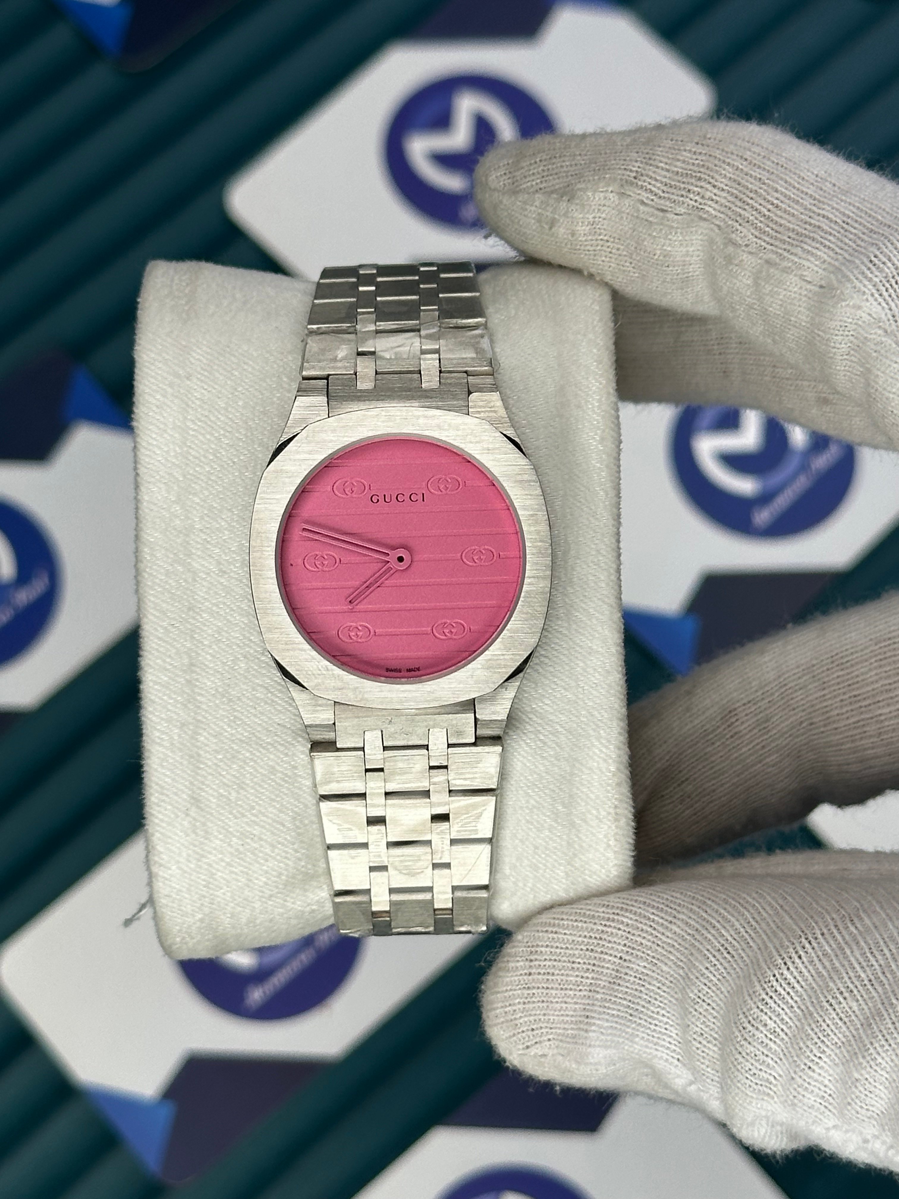 GUCCI WOMAN PINK DIAL BRUSH MARKS SİLVER