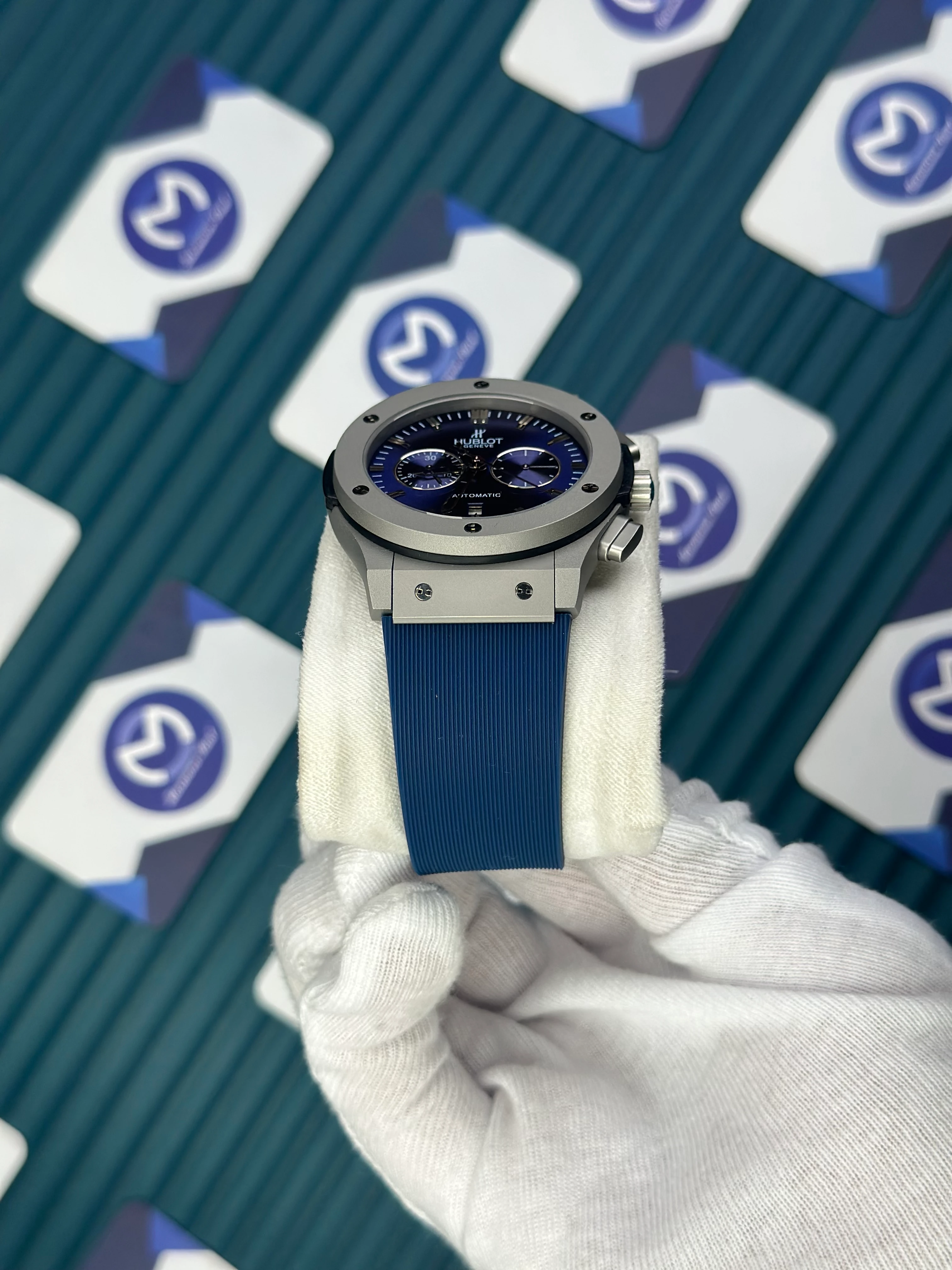 HUBLOT AUTOMATIC CHRONOGRAPH BLUE DIAL GREY CASE BLUE RUBBER 