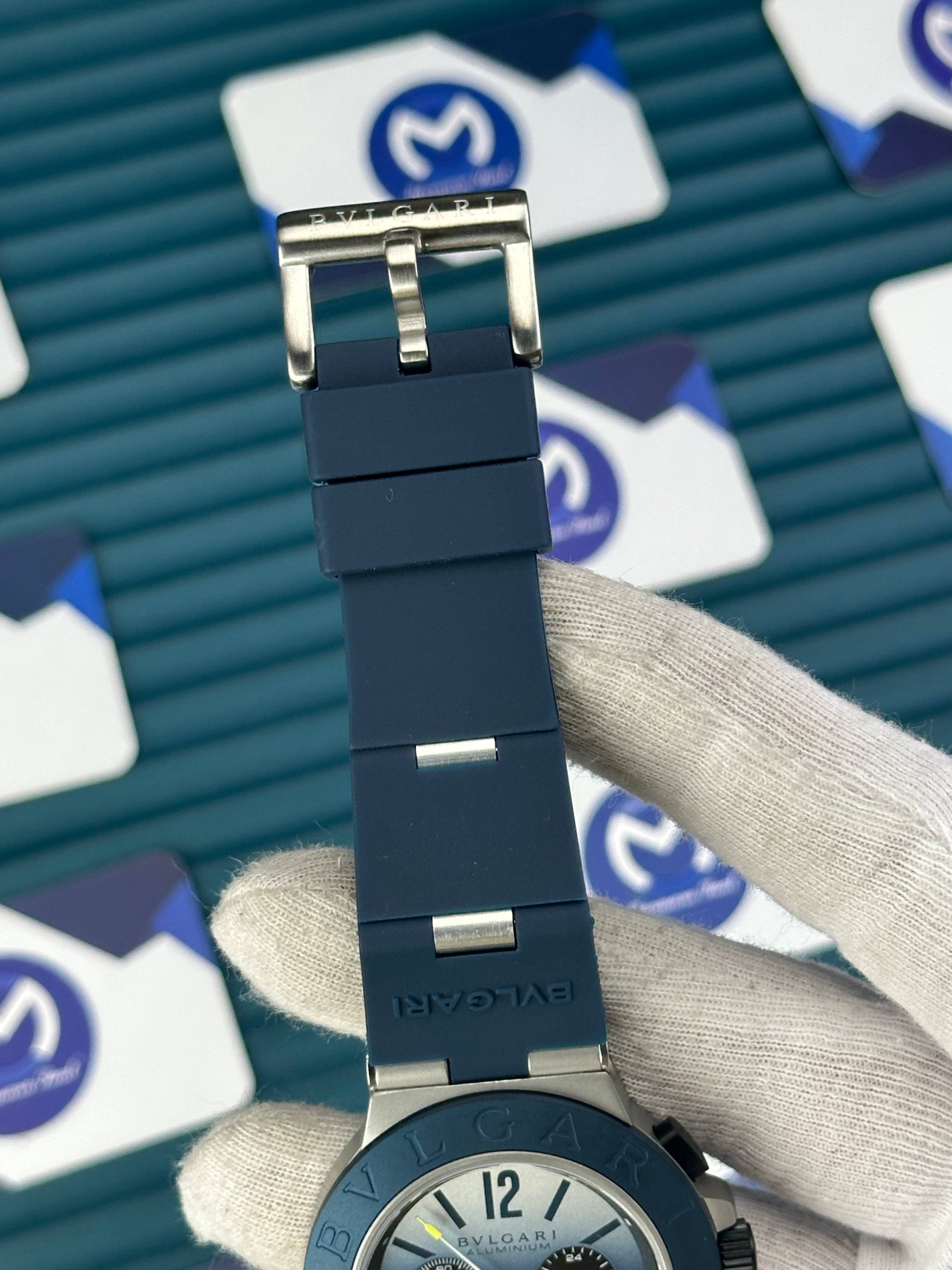 BVLGARI TITANYUM WHITE BLUE DIAL BLUE BEZEL CHRONOGRAPH BLUE RUBBER