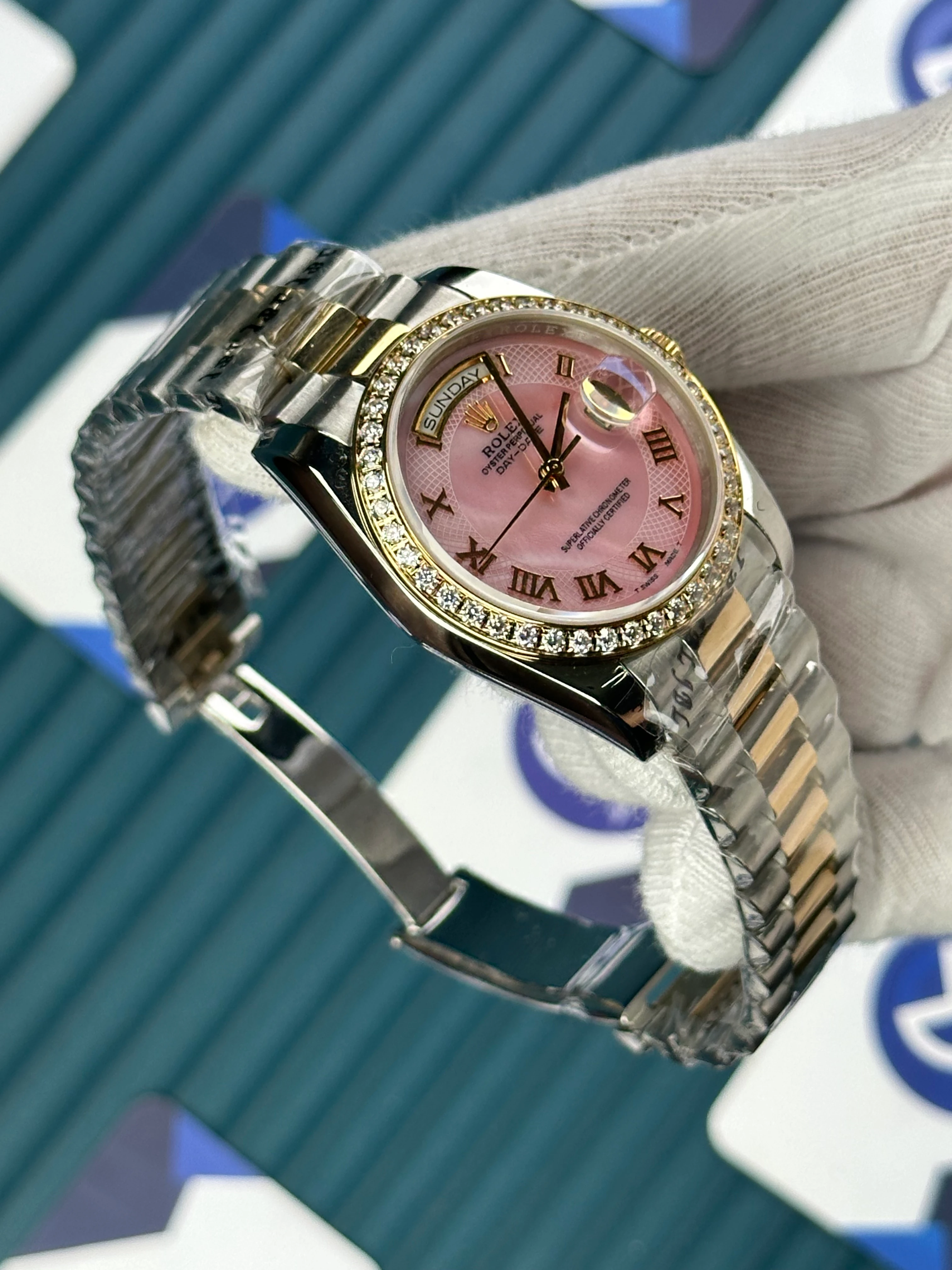 ROLEX 36 MM DAY-DATE PEARLESCENT PINK DIAL GOLD ROMA INDEX DIAMOND BEZEL GOLD-SILVER PRESIDENT