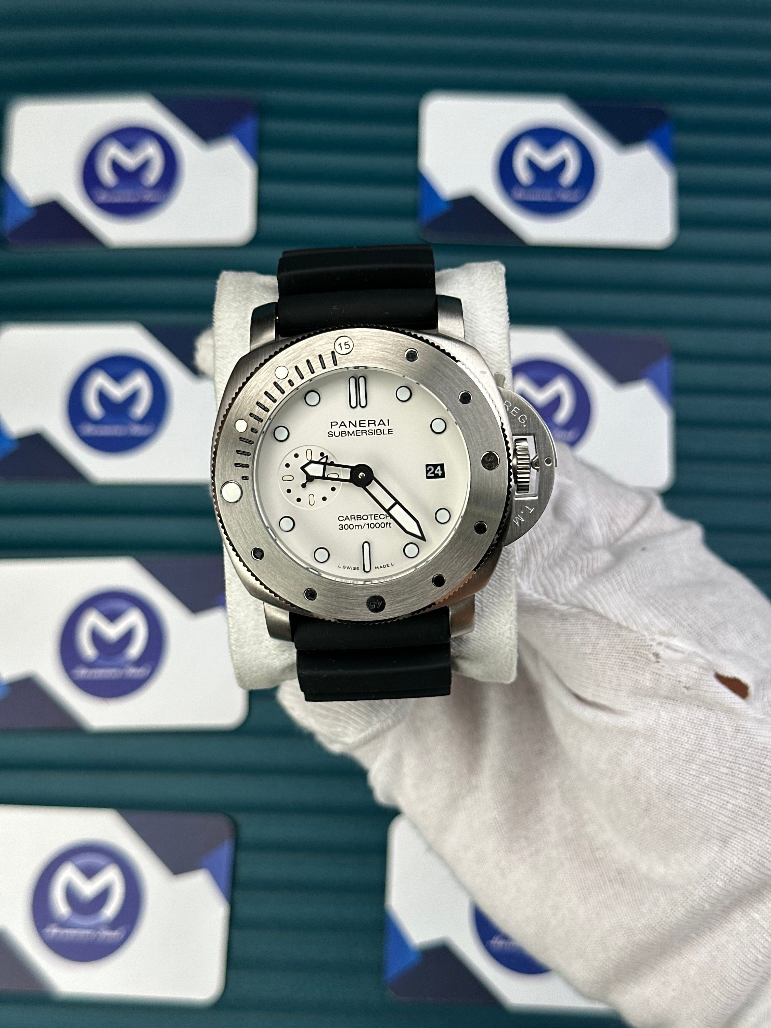 LUMINOR PANERAI SUBMERSIBLE CARBOTECH WHITE DIAL BLACK RUBBER