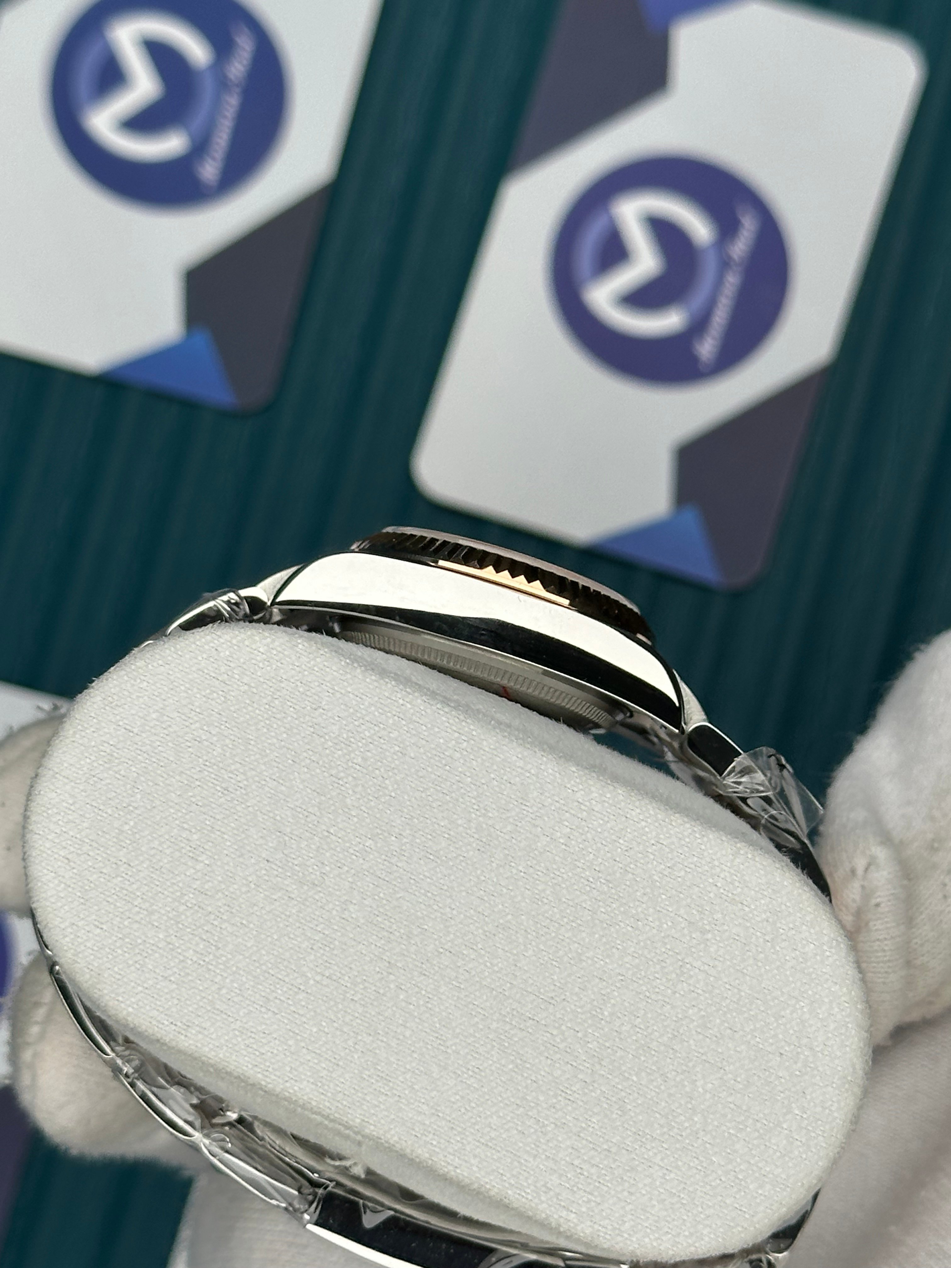 ROLEX 31 WHITE DIAL ROSE-SILVER OYSTER