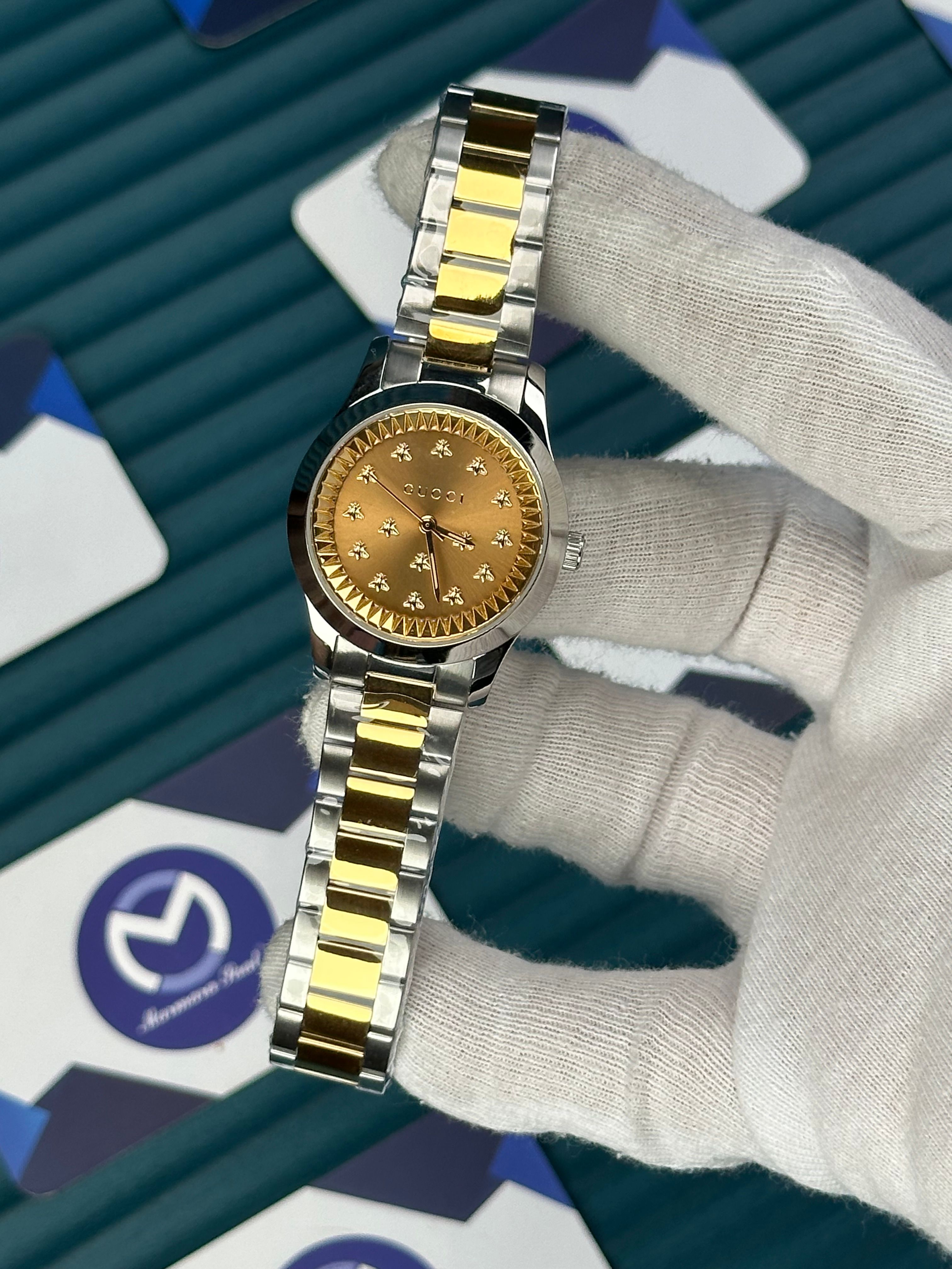 GUCCI WOMAN GOLD DIAL BUTTERFLY MOTIF GOLD-SILVER