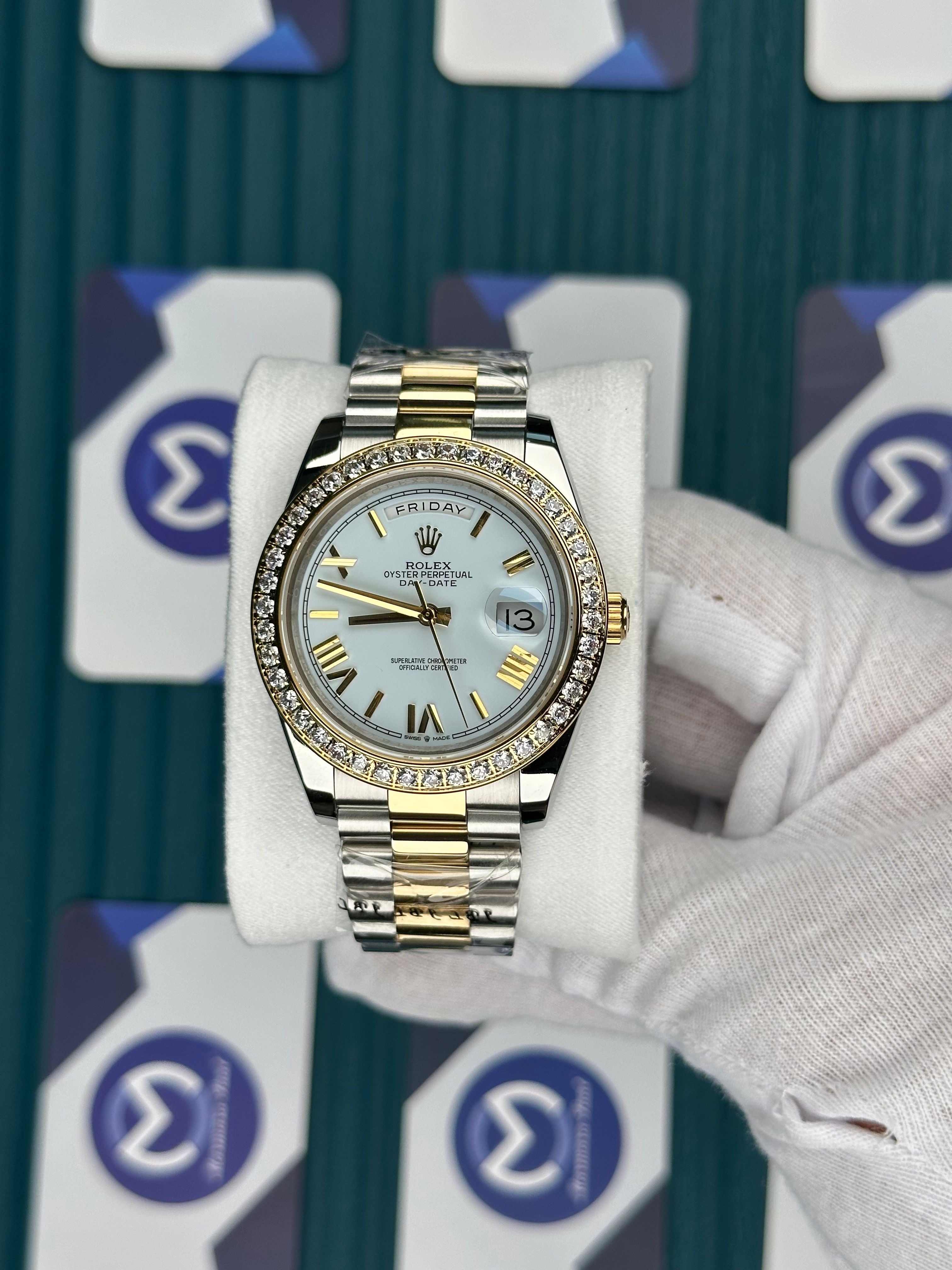 ROLEX DAY-DATE WHITE DIAL ROMA INDEX DIAMOND BEZEL GOLD-SILVER PRESIDENT