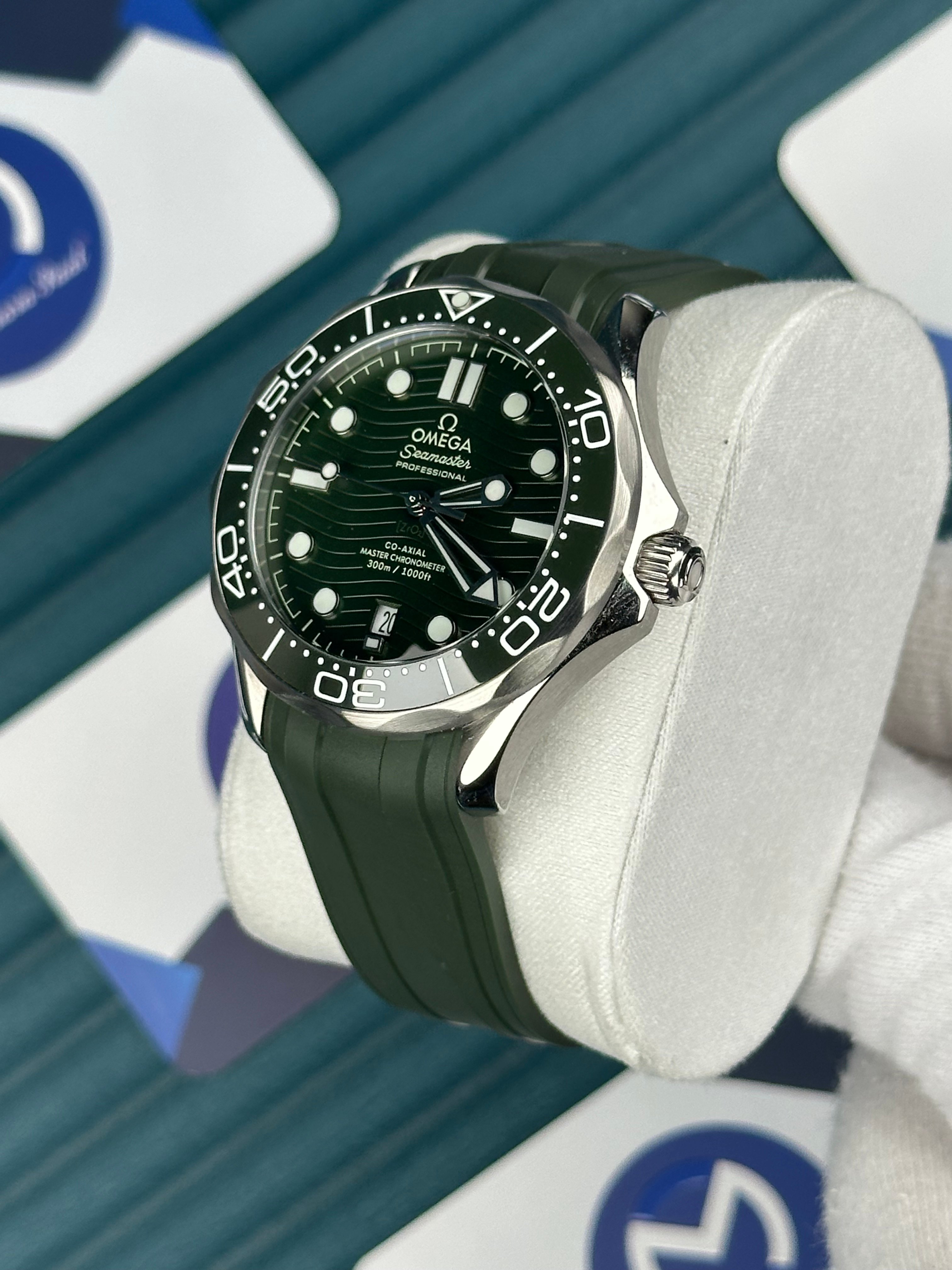 Omega Seamaster Diver 300m Yeşil Kauçuk Kordon