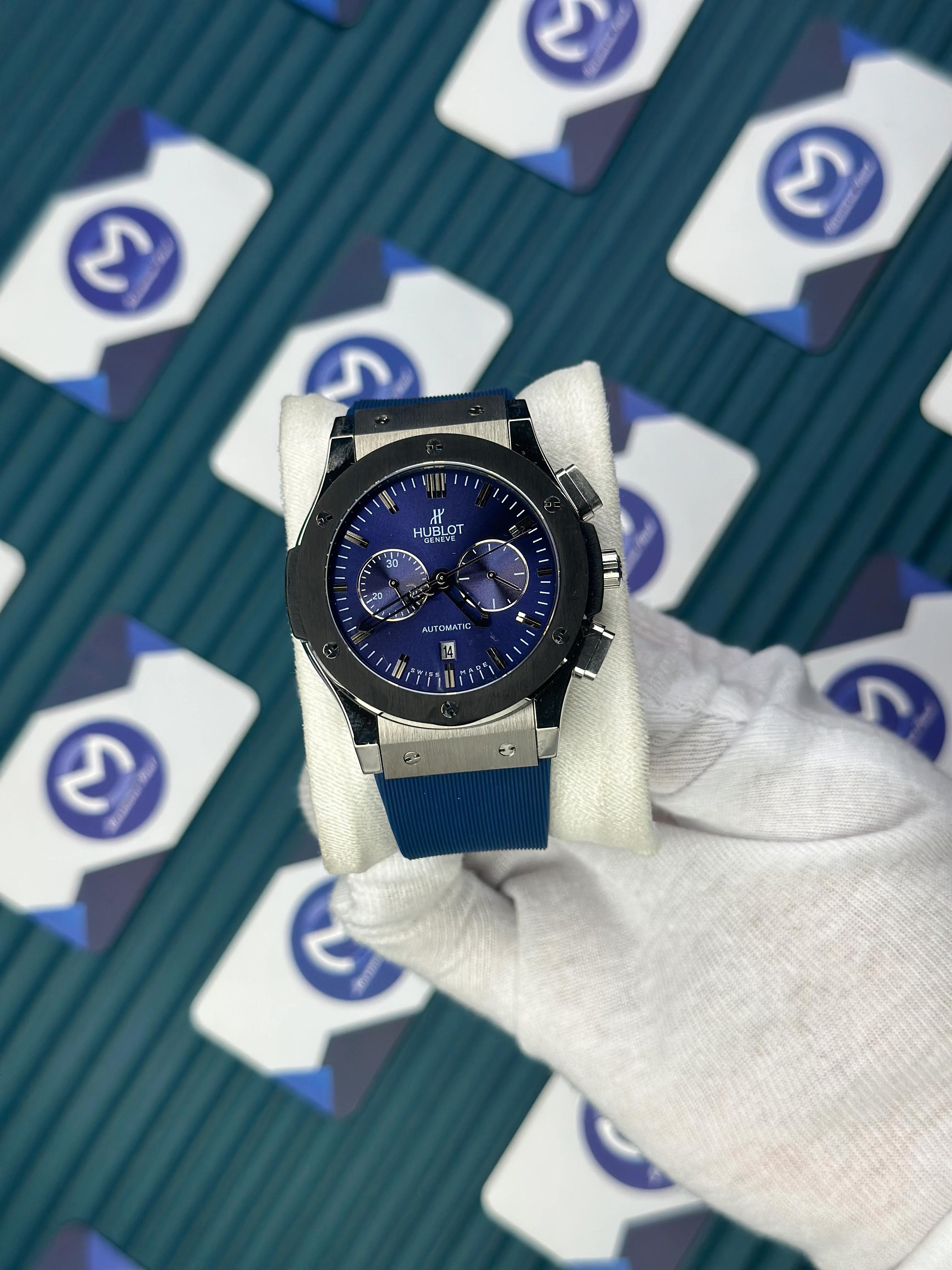 HUBLOT AUTOMATIC BLUE CHRONOGRAP BLACK BEZEL SILVER CASE BLUE RUBBER CORD 