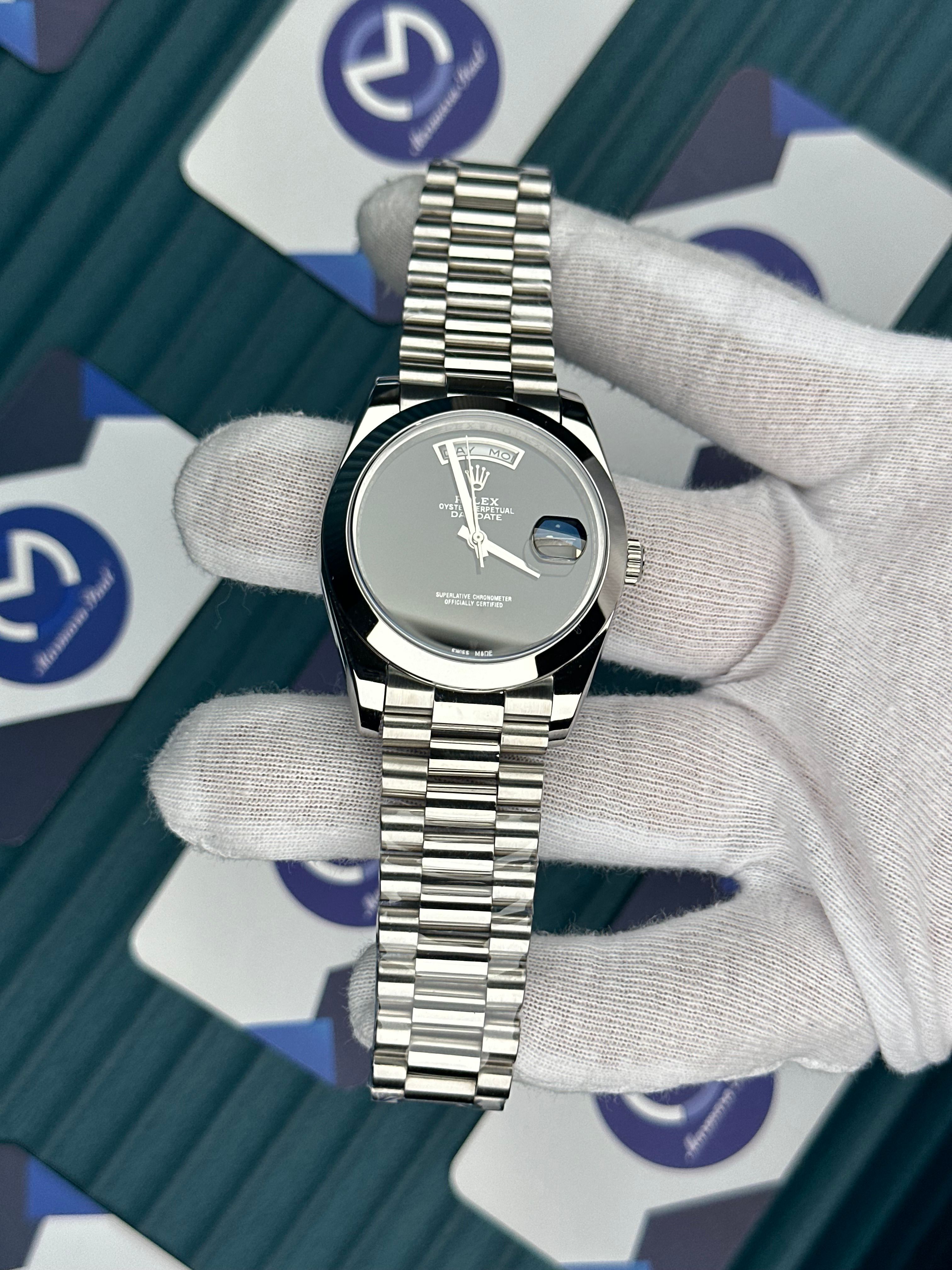ROLEX DAY-DATE BLACK DIAL OVAL BEZEL NO INDEX SILVER PRESIDENT