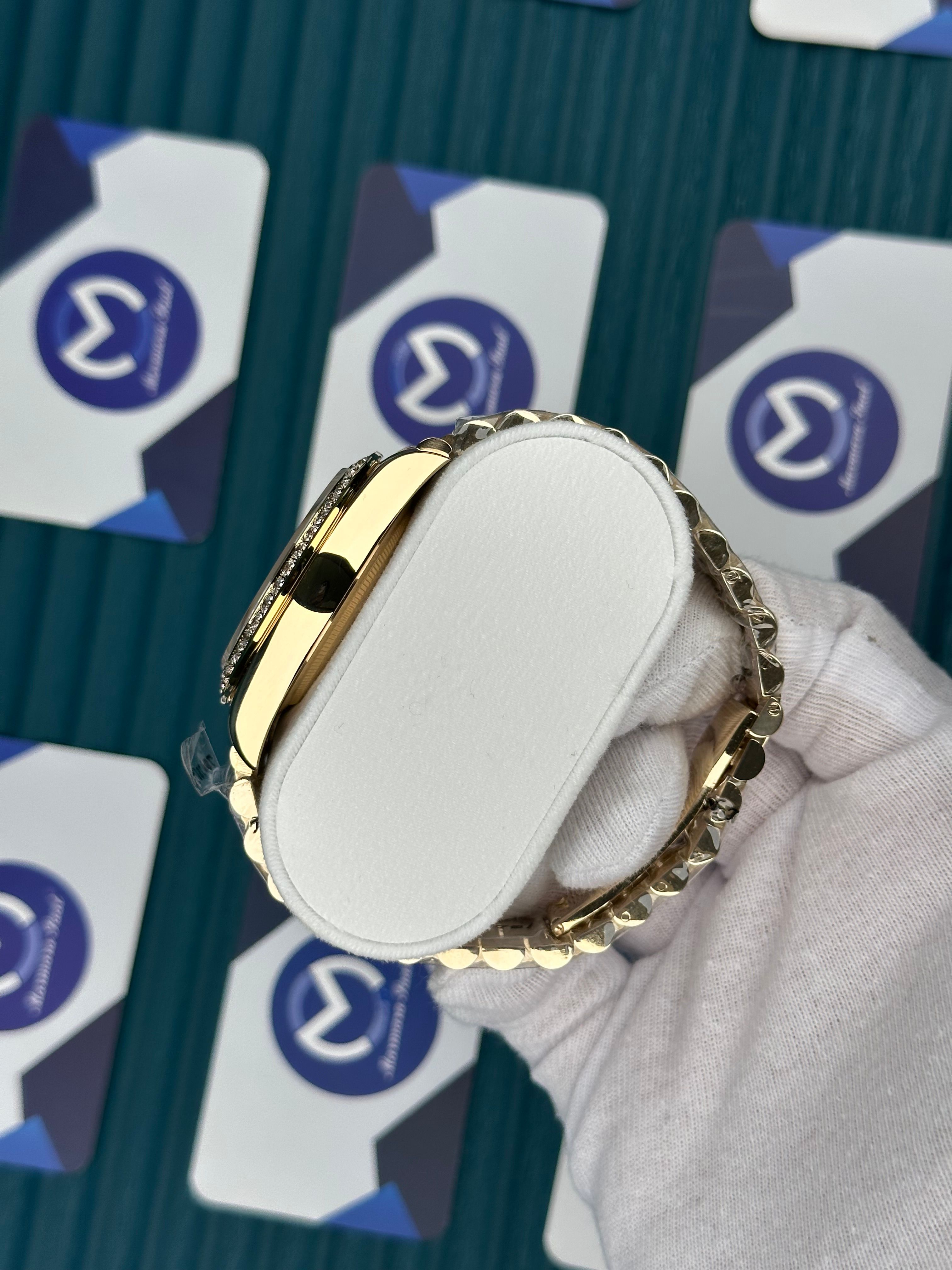 ROLEX DAY-DATE WHITE MOZAIK DIAL DIAMOND BEZEL GOLD PRESIDENT