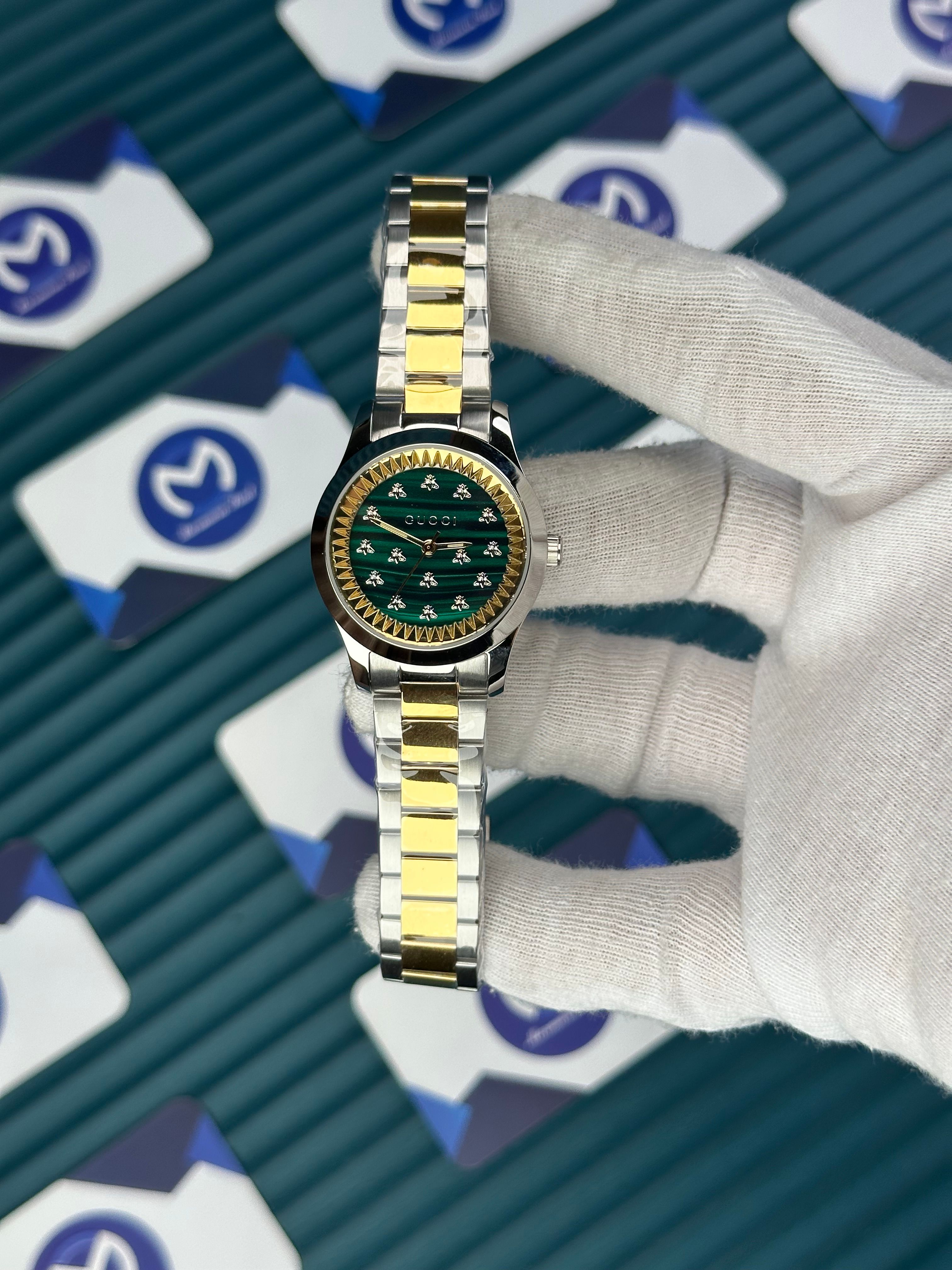GUCCI WOMAN GREEN DIAL BUTTERFLY MOTIF GOLD-SILVER