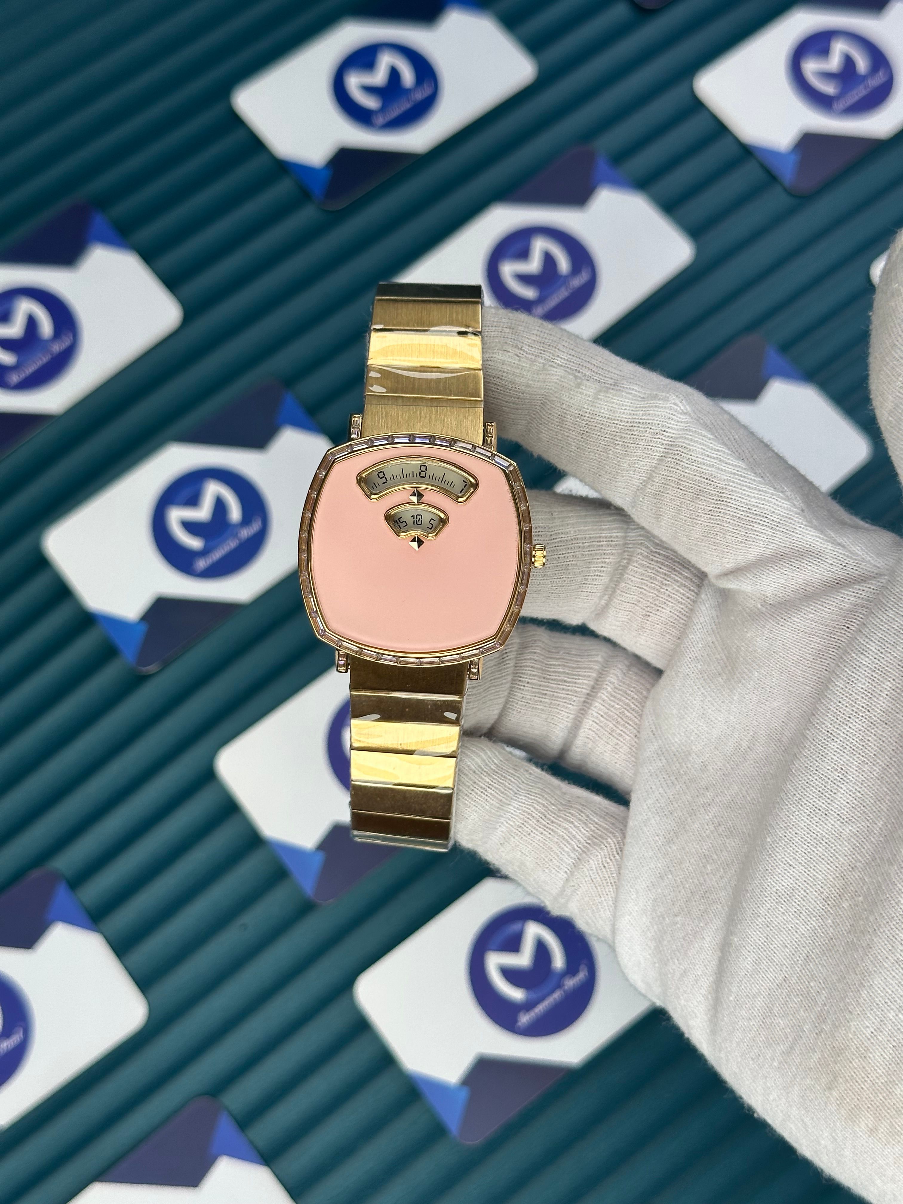 GUCCI WOMAN DIAMOND CUT PINK DIAL GOLD CORD