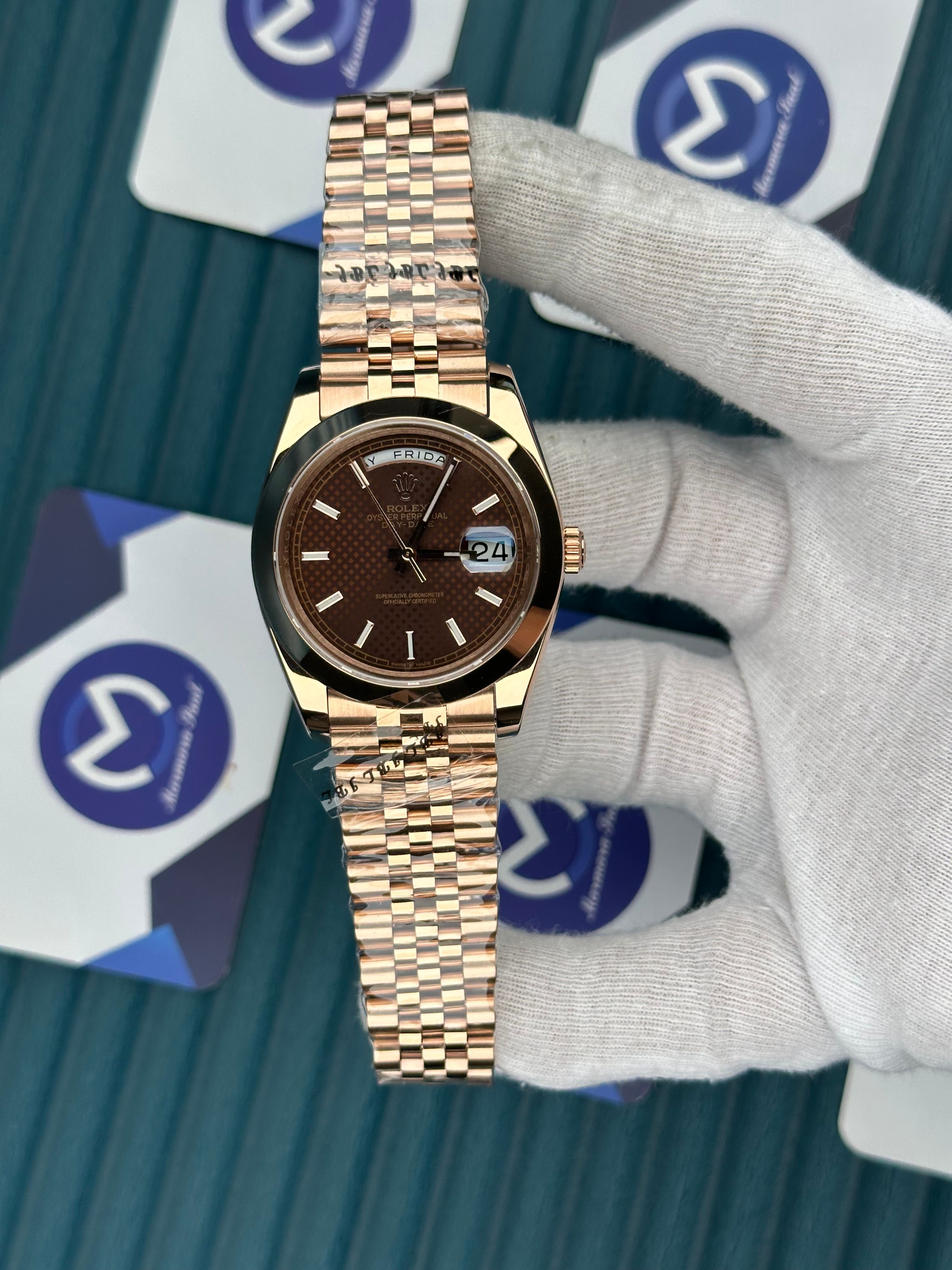 ROLEX DAY-DATE CHOCOLATE MOZAIK DIAL OVAL BEZEL ROSE JUBILE