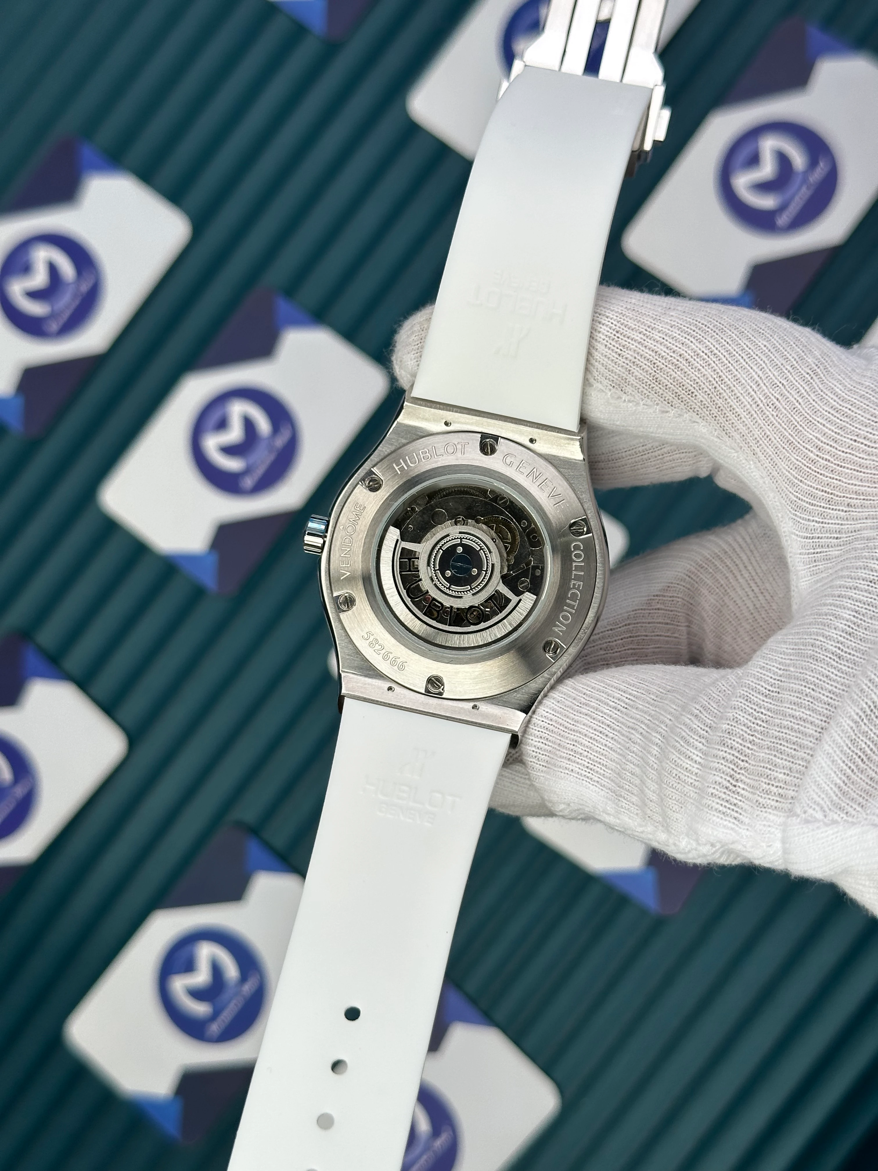 HUBLOT GENEVE AUTMATIC VENDOME WGITE DIAL NO INDEX SILVER CASE WHITE RUBBER CORD 