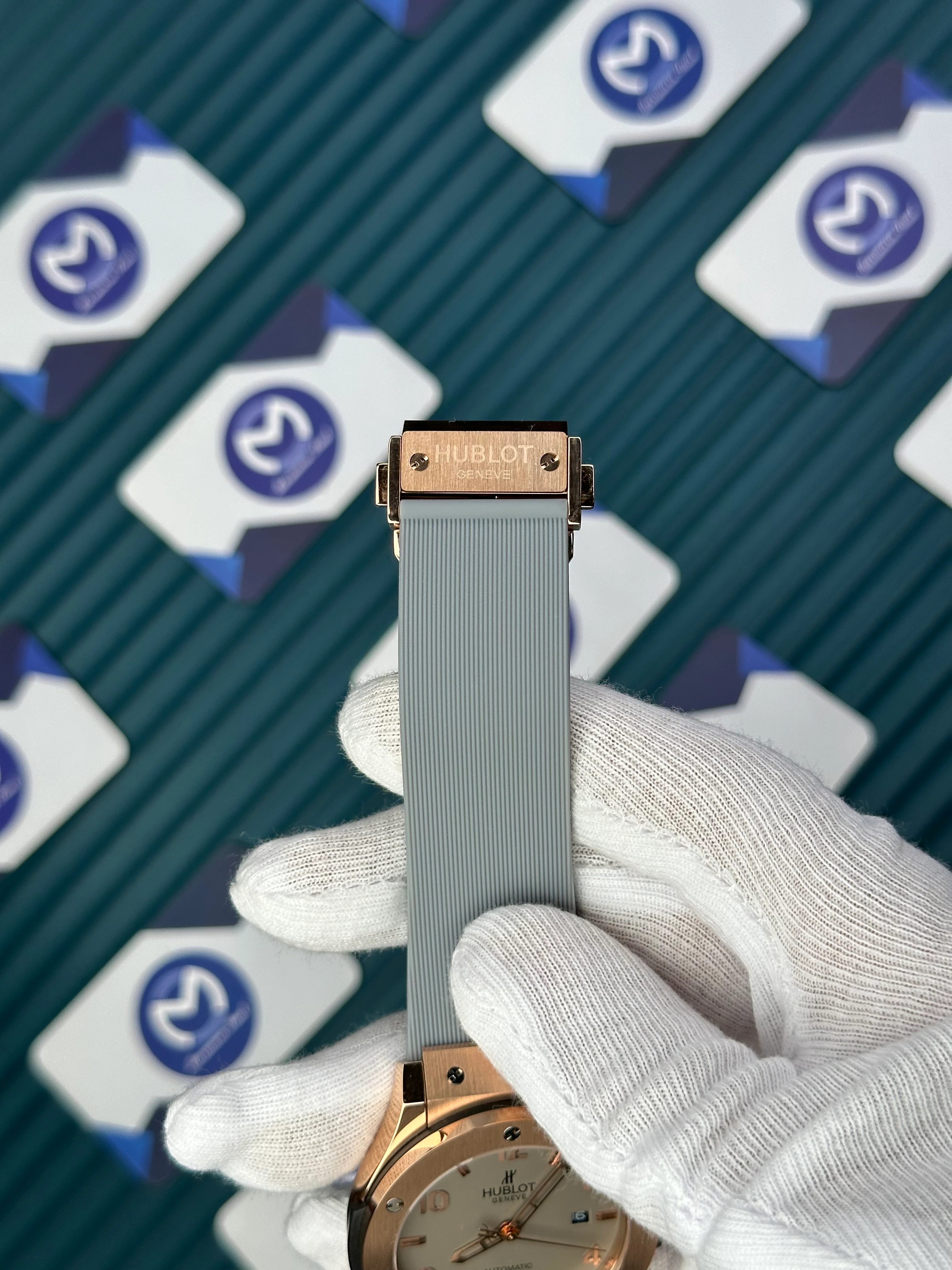 HUBLOT GENEVE AUTOMATIC VENDOME CREAM DIAL ROSE CASE GREY RUBBER CORD 