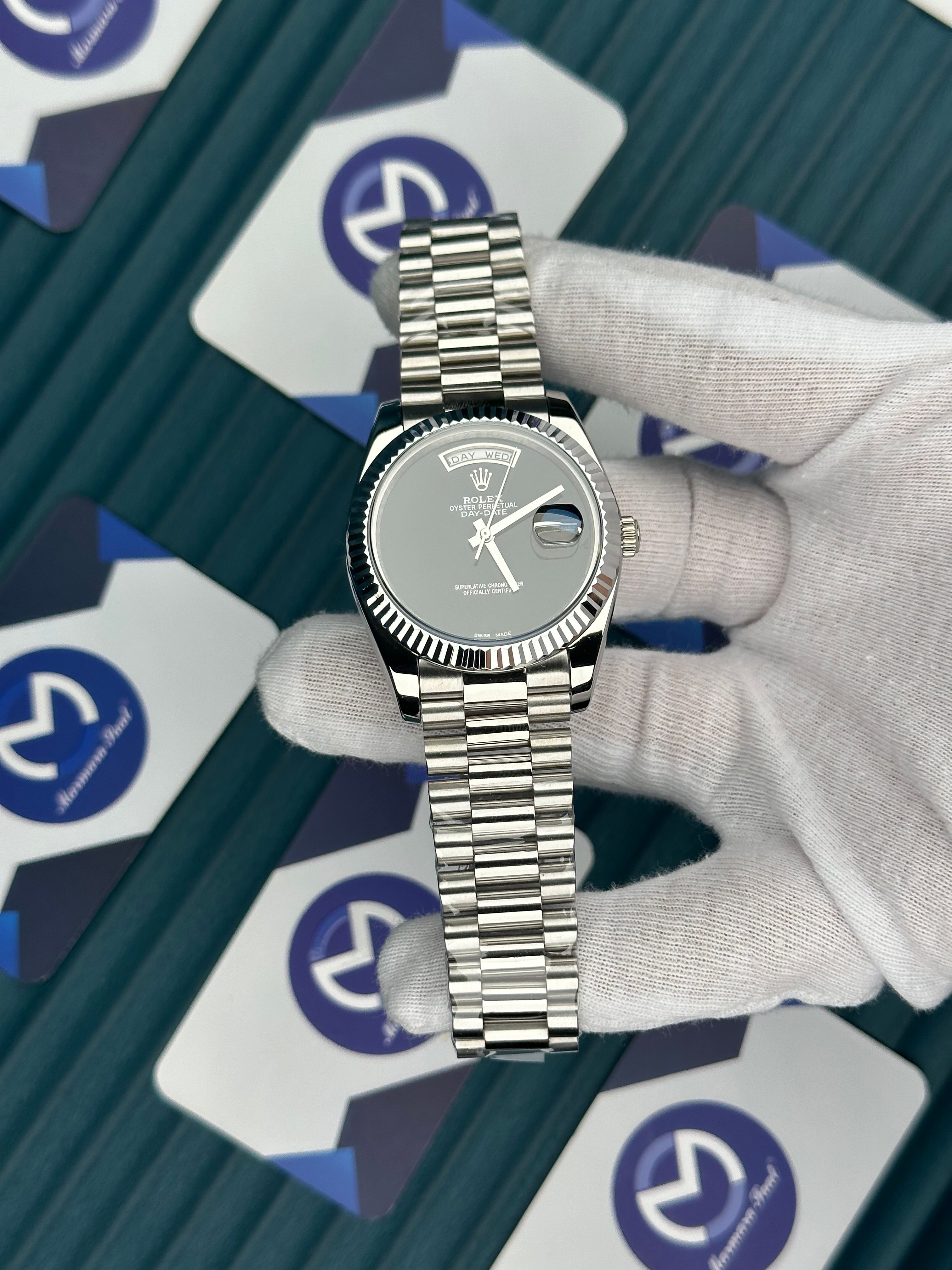 ROLEX DAY-DATE BLACK DIAL NO INDEX SILVER PRESIDENT