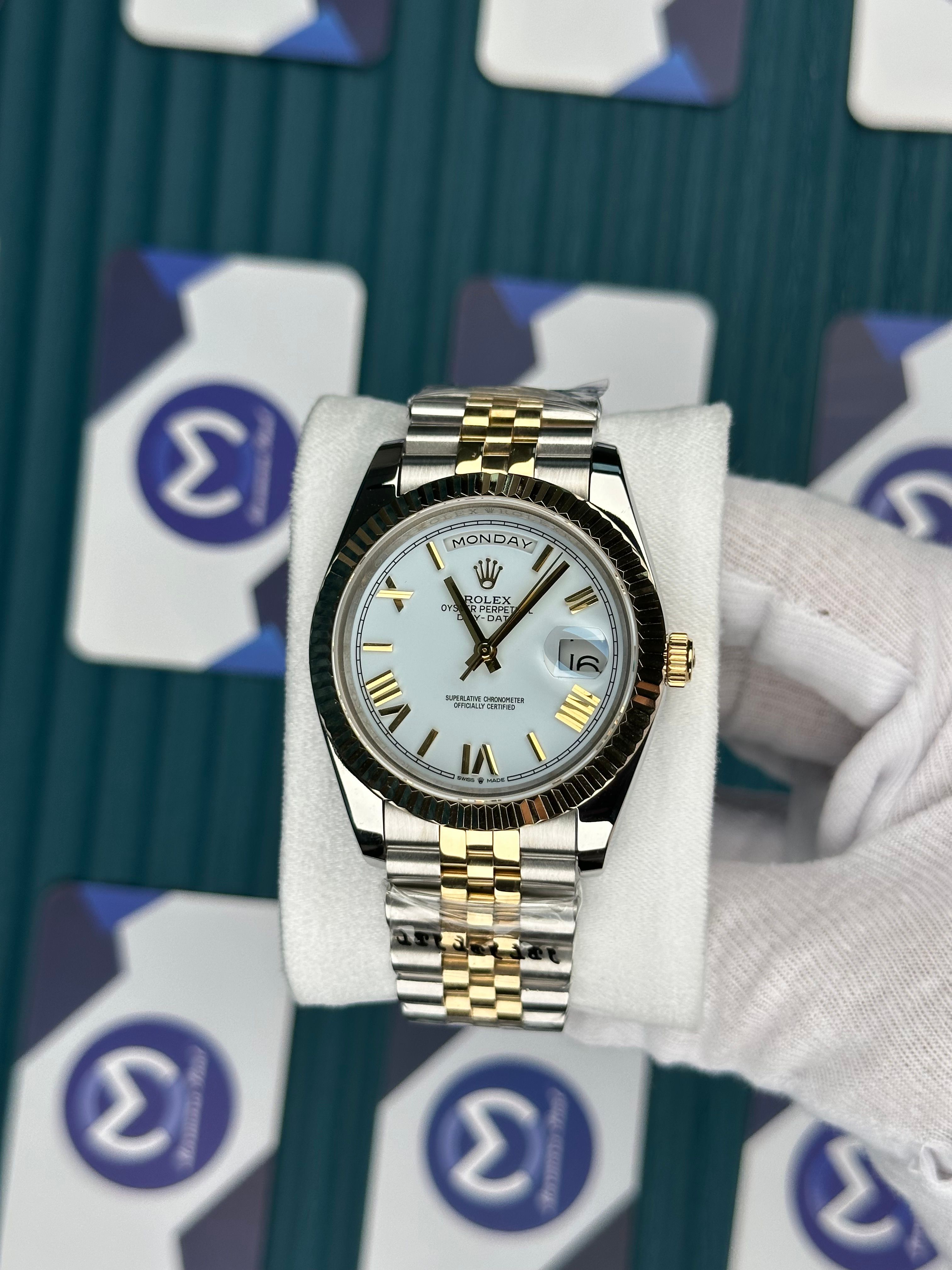 ROLEX DAY-DATE WHITE DIAL GOLD ROMA INDEX GOLD-SILVER JUBILE