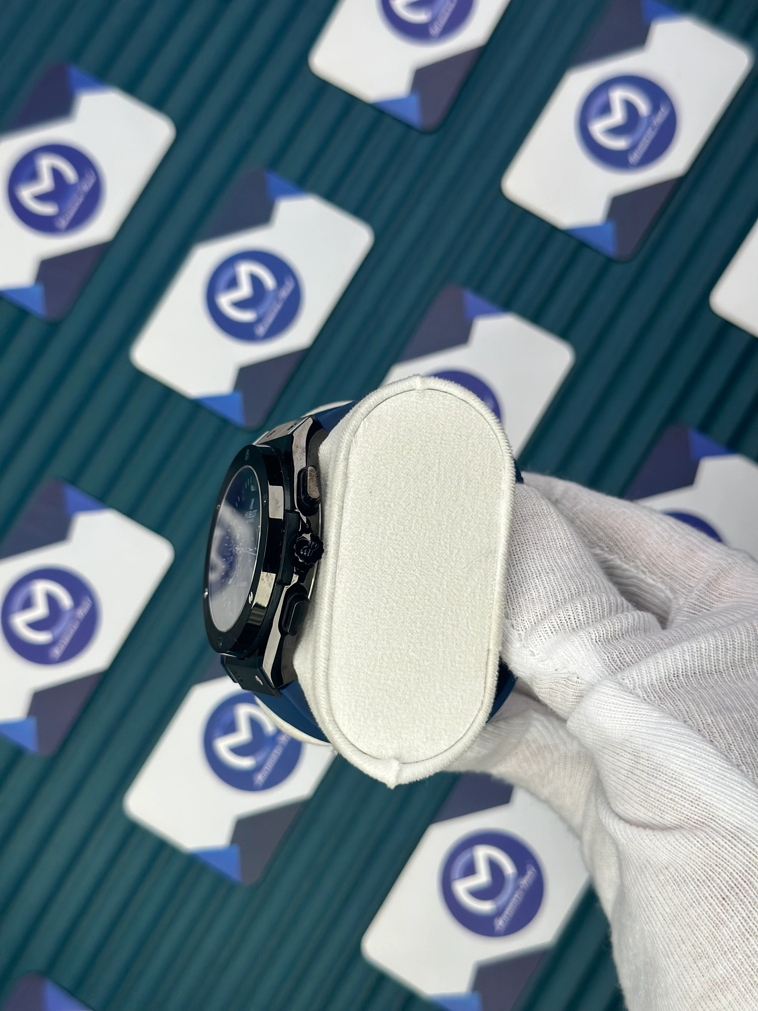 HUBLOT AUTOMATIC FUSHION CLASSIC VENDOME NAVY BLUE CHRONOGRAPH DIAL BLACK CASE NAVY BLUE RUBBER CORD 