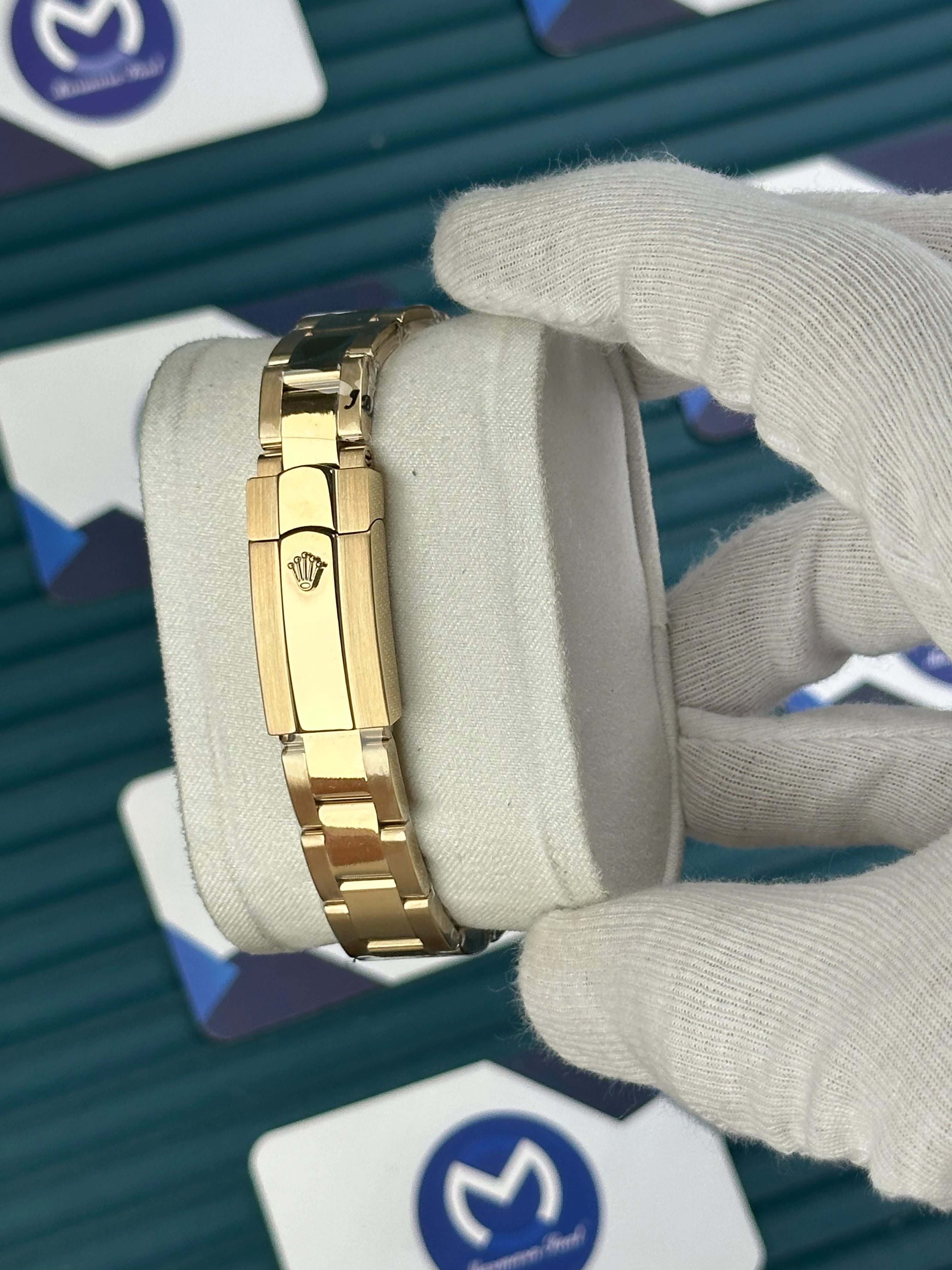 ROLEX 31 MM DATEJUST GREY DIAL ROD INDEX GOLD OYSTER 