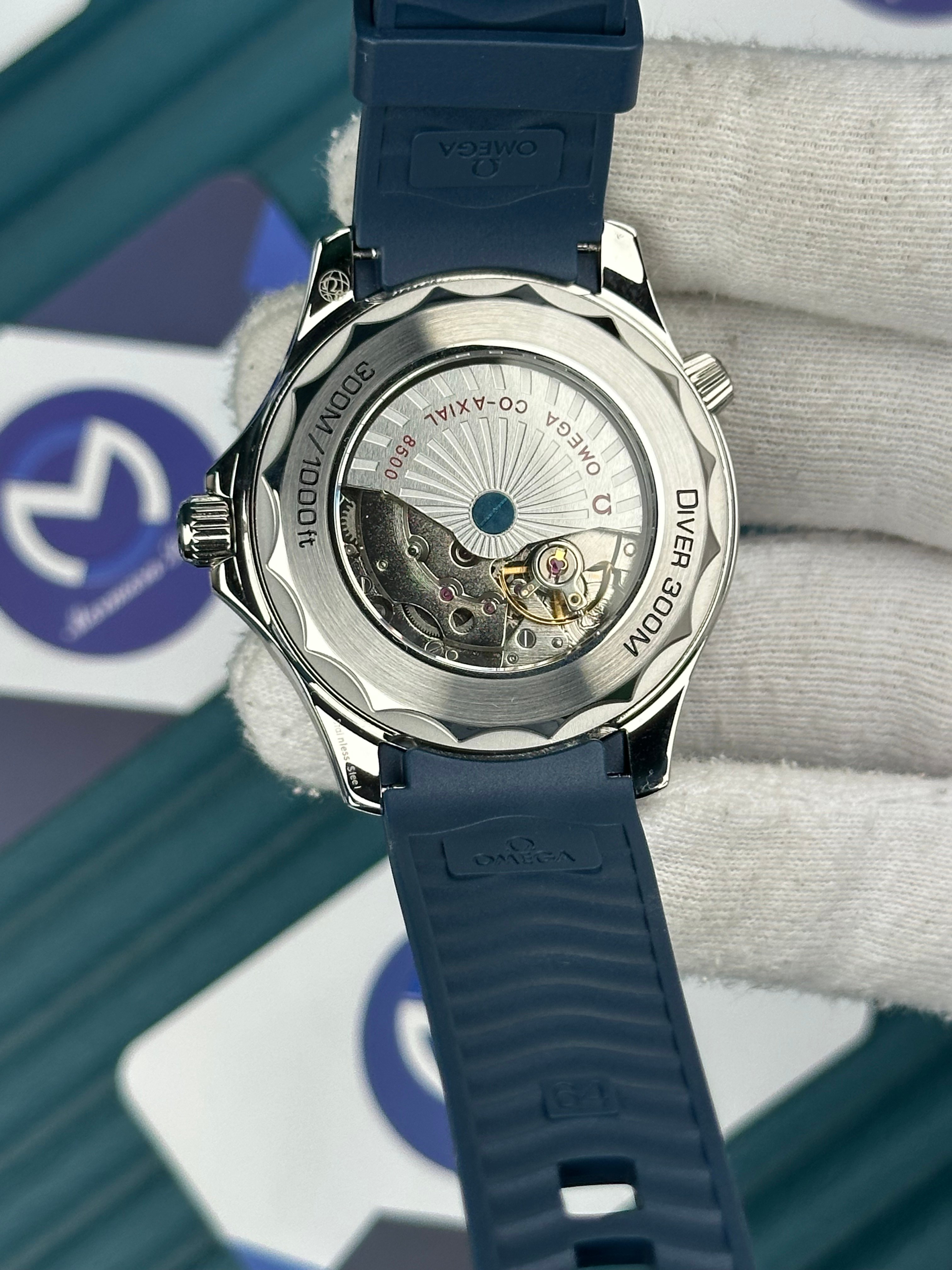 Omega Seamaster Diver 300m Mavi Kauçuk Kordon Gri Kadran 